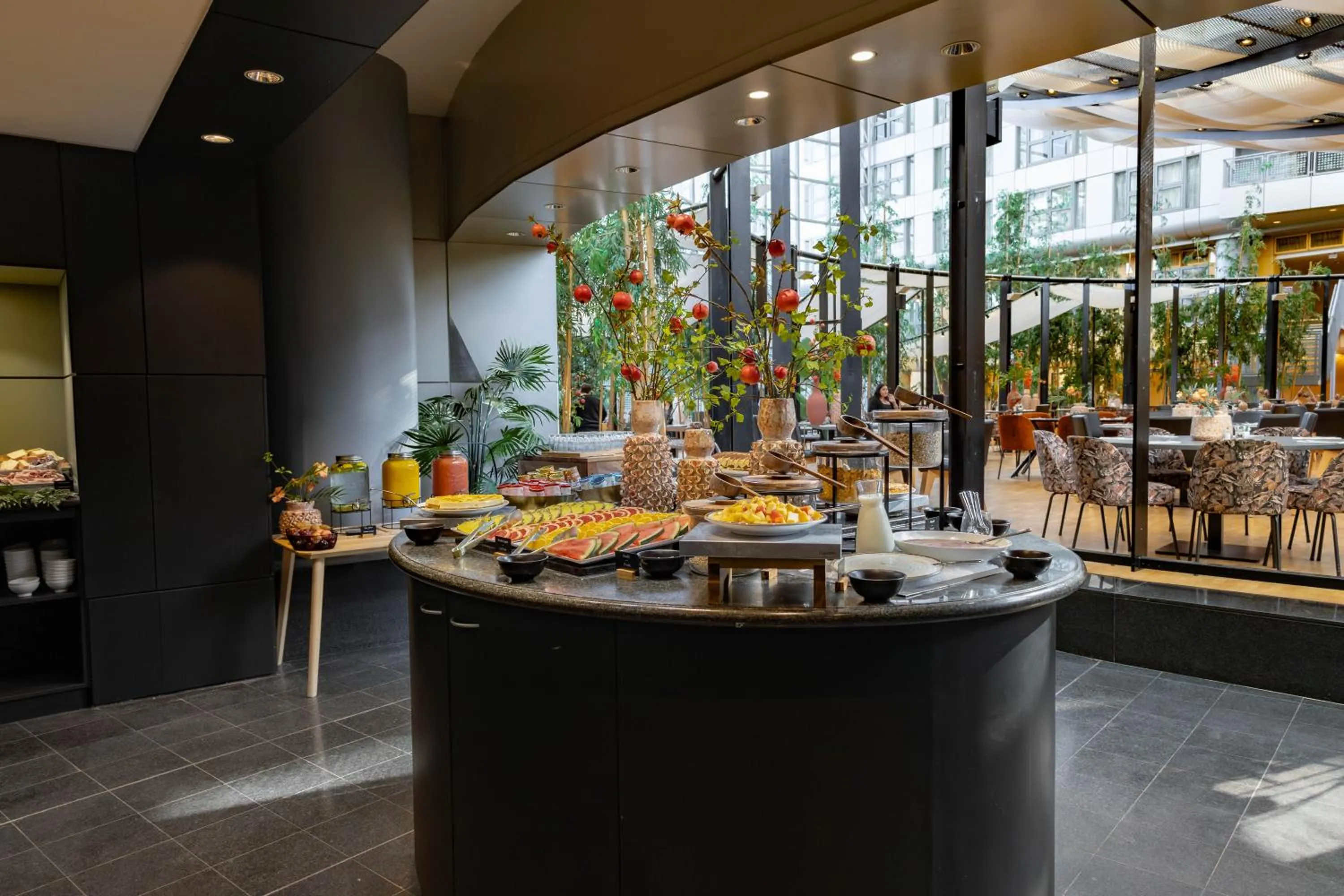 Restaurant/places to eat in Van der Valk Hotel Paris CDG Airport