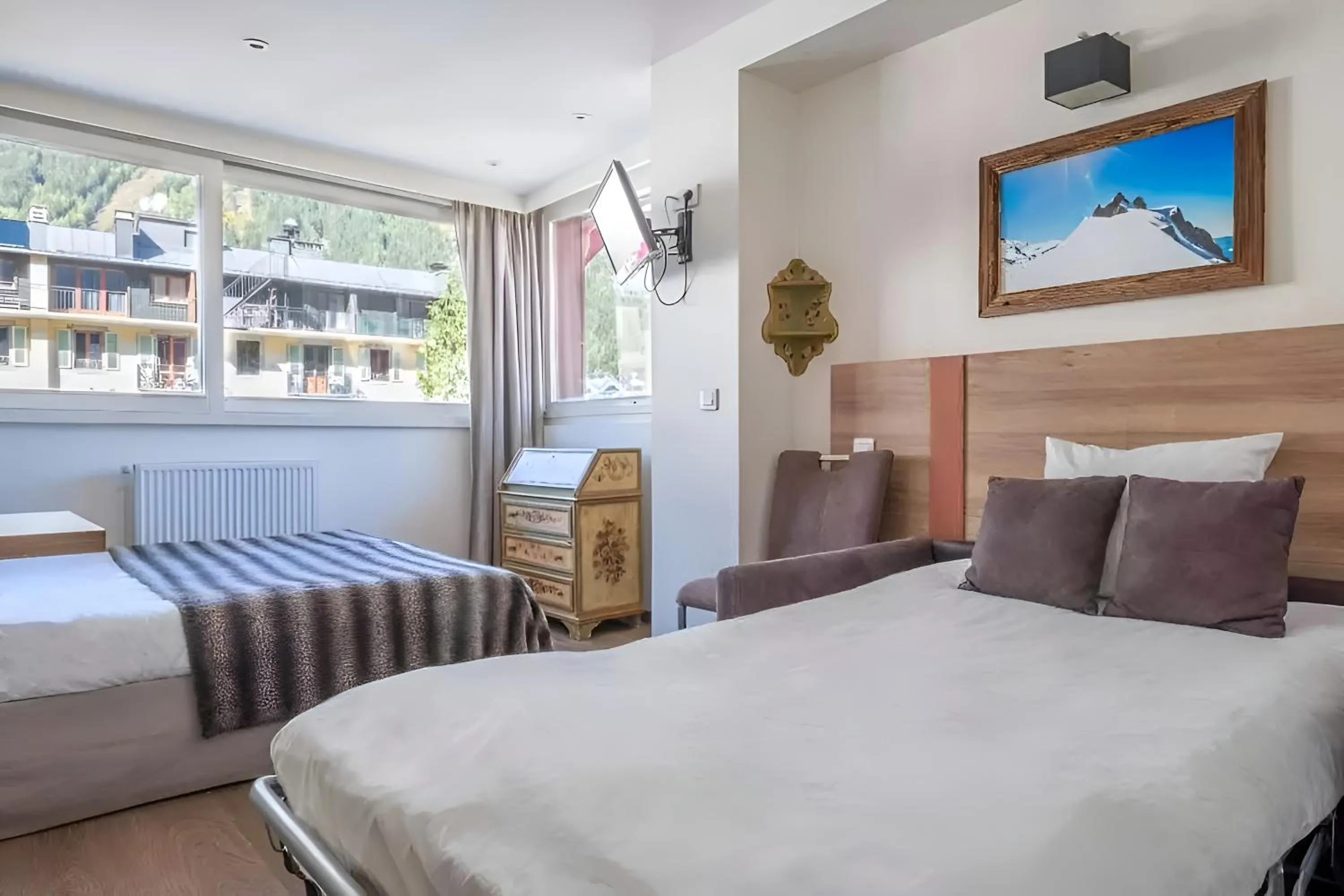 Photo of the whole room, Bed in Hôtel Vallée Blanche