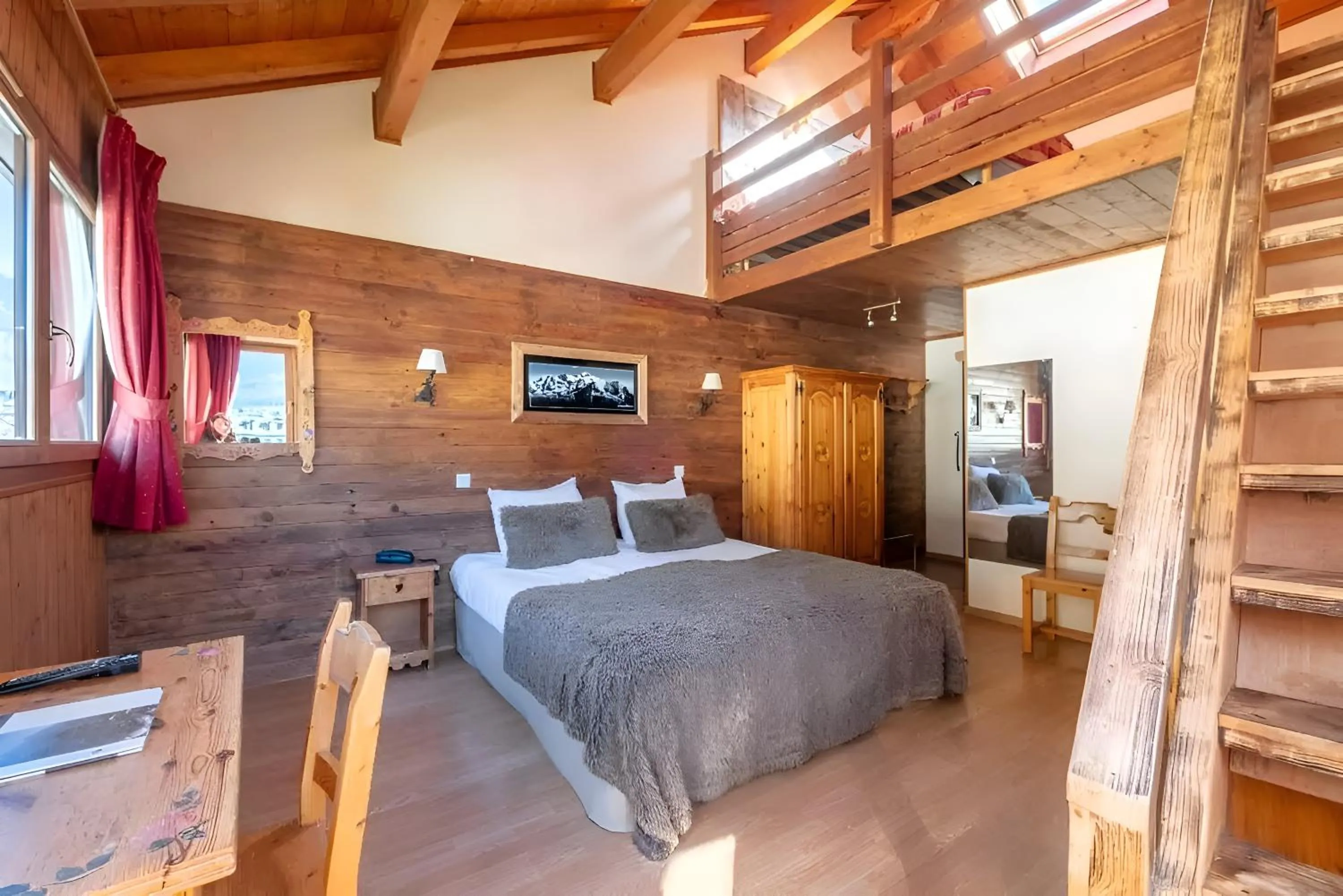 Photo of the whole room, Bed in Hôtel Vallée Blanche