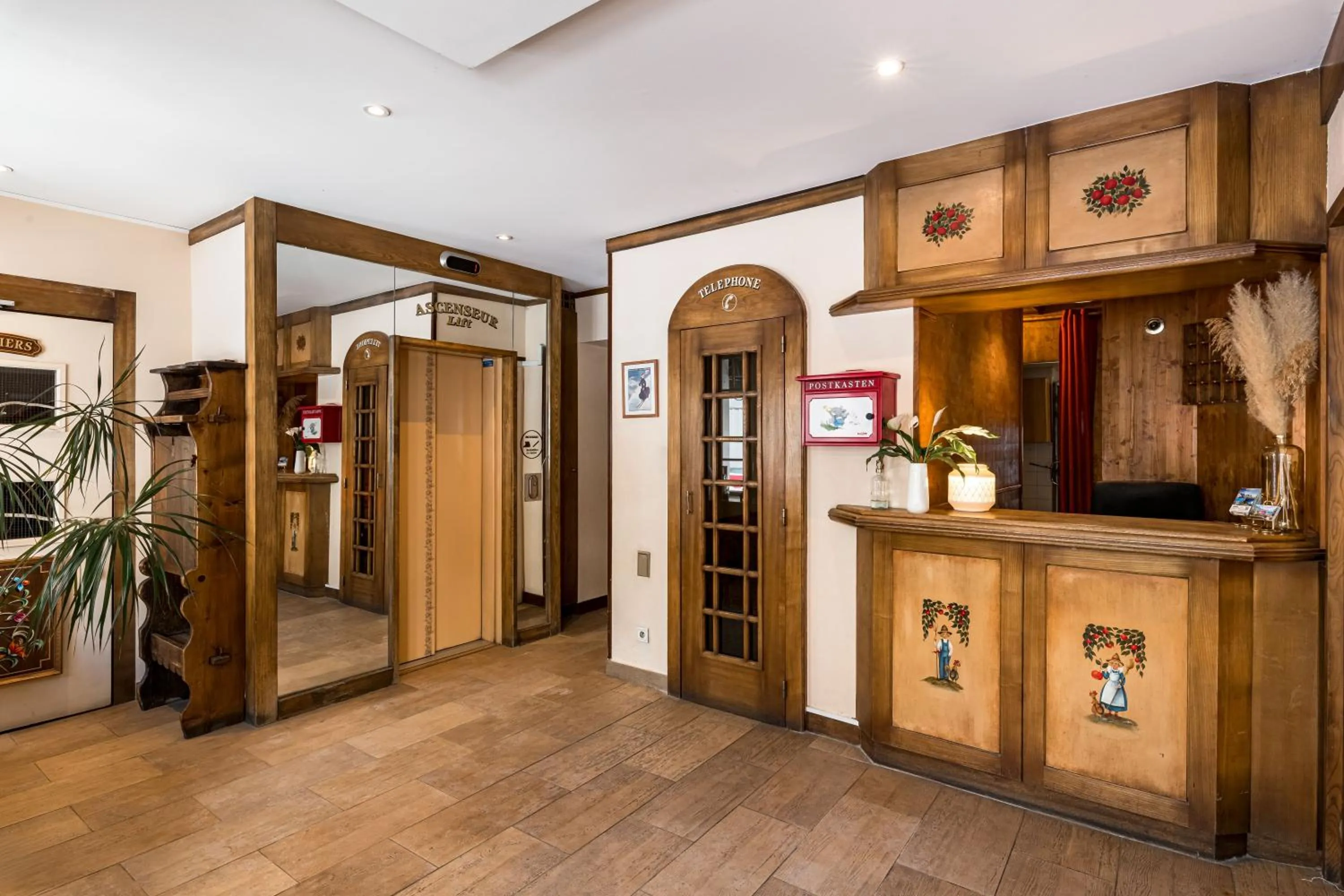 Lobby or reception in Hôtel Vallée Blanche