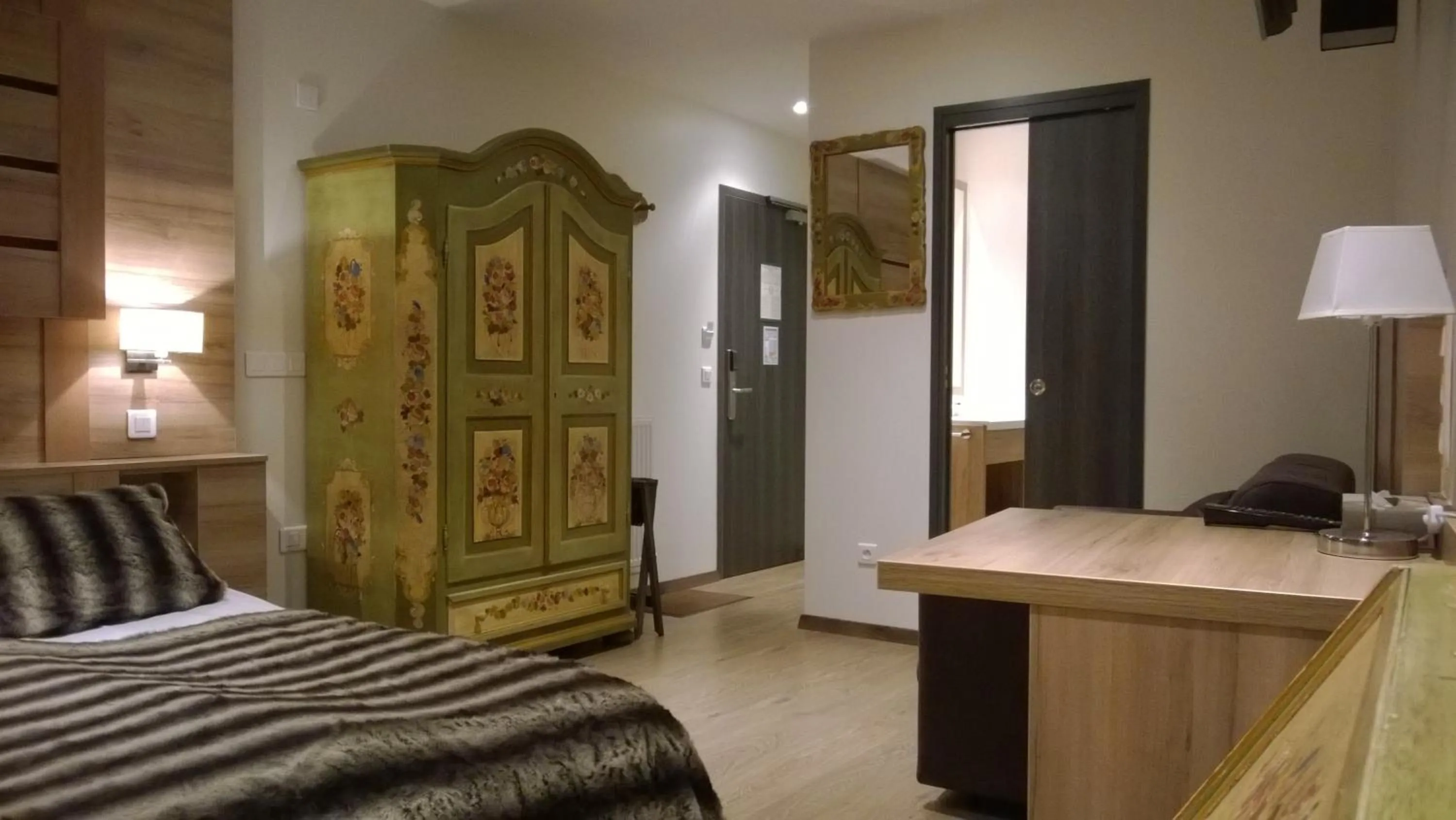 Photo of the whole room, Bed in Hôtel Vallée Blanche