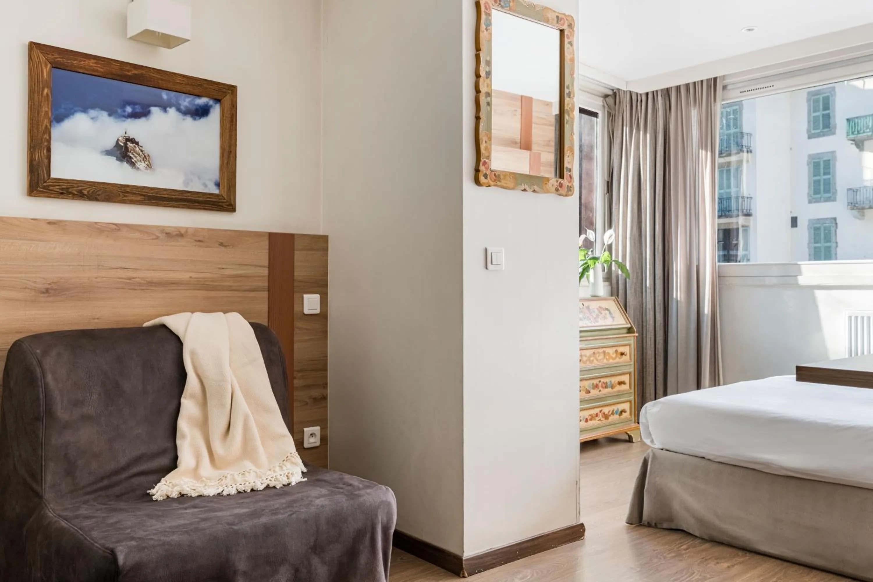 Photo of the whole room, Bed in Hôtel Vallée Blanche