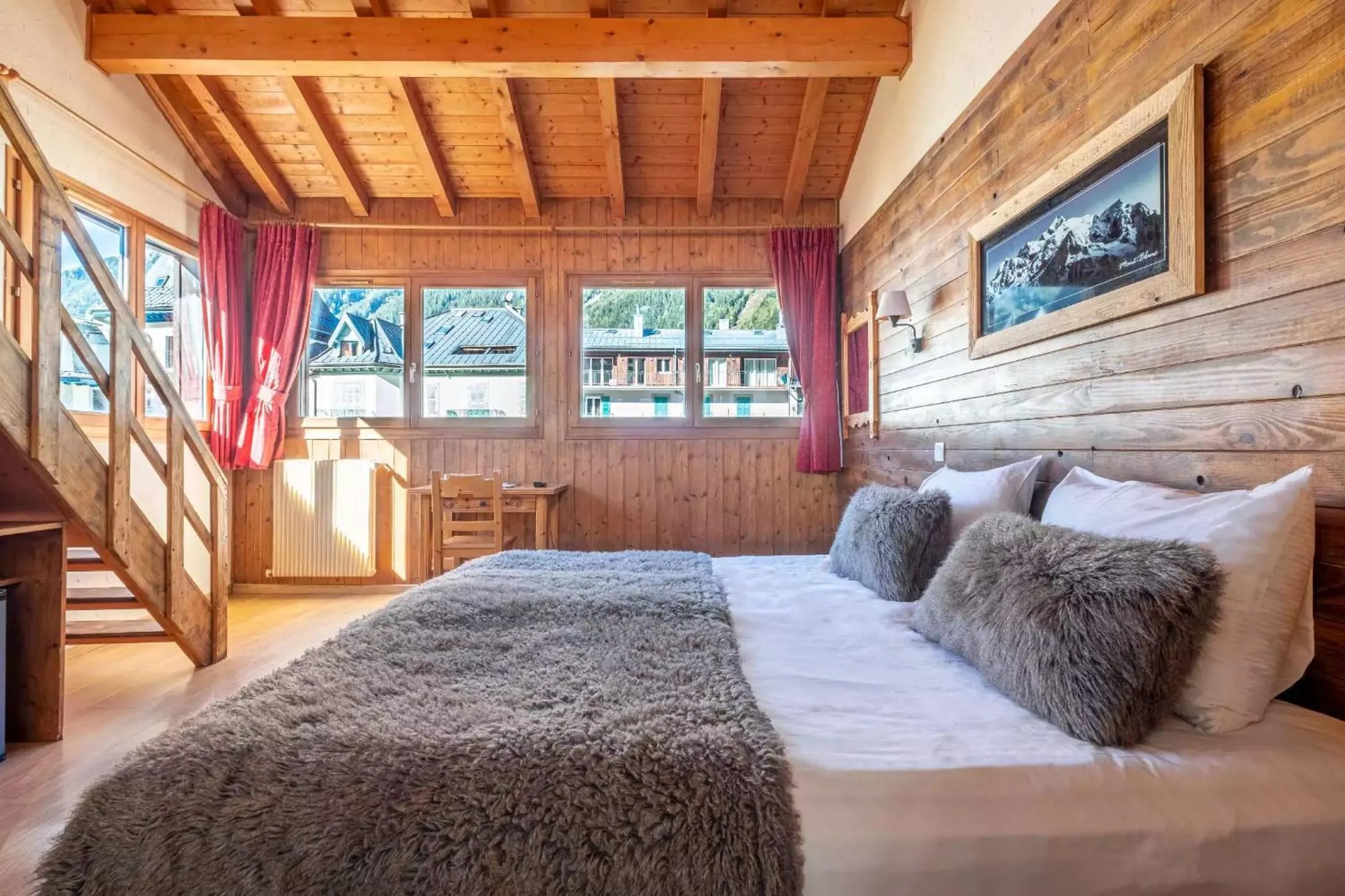 Photo of the whole room, Bed in Hôtel Vallée Blanche