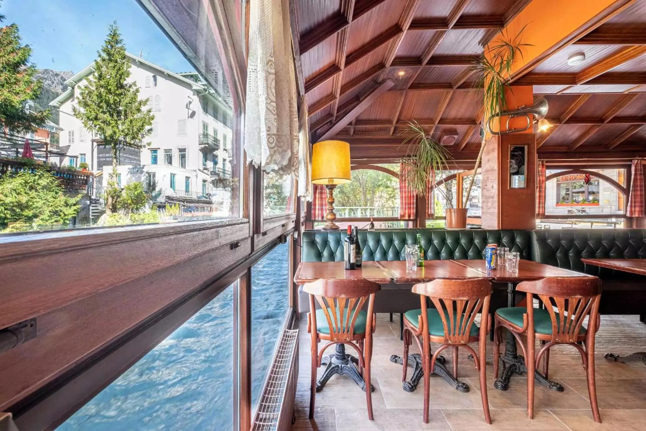 Restaurant/places to eat in Hôtel Vallée Blanche