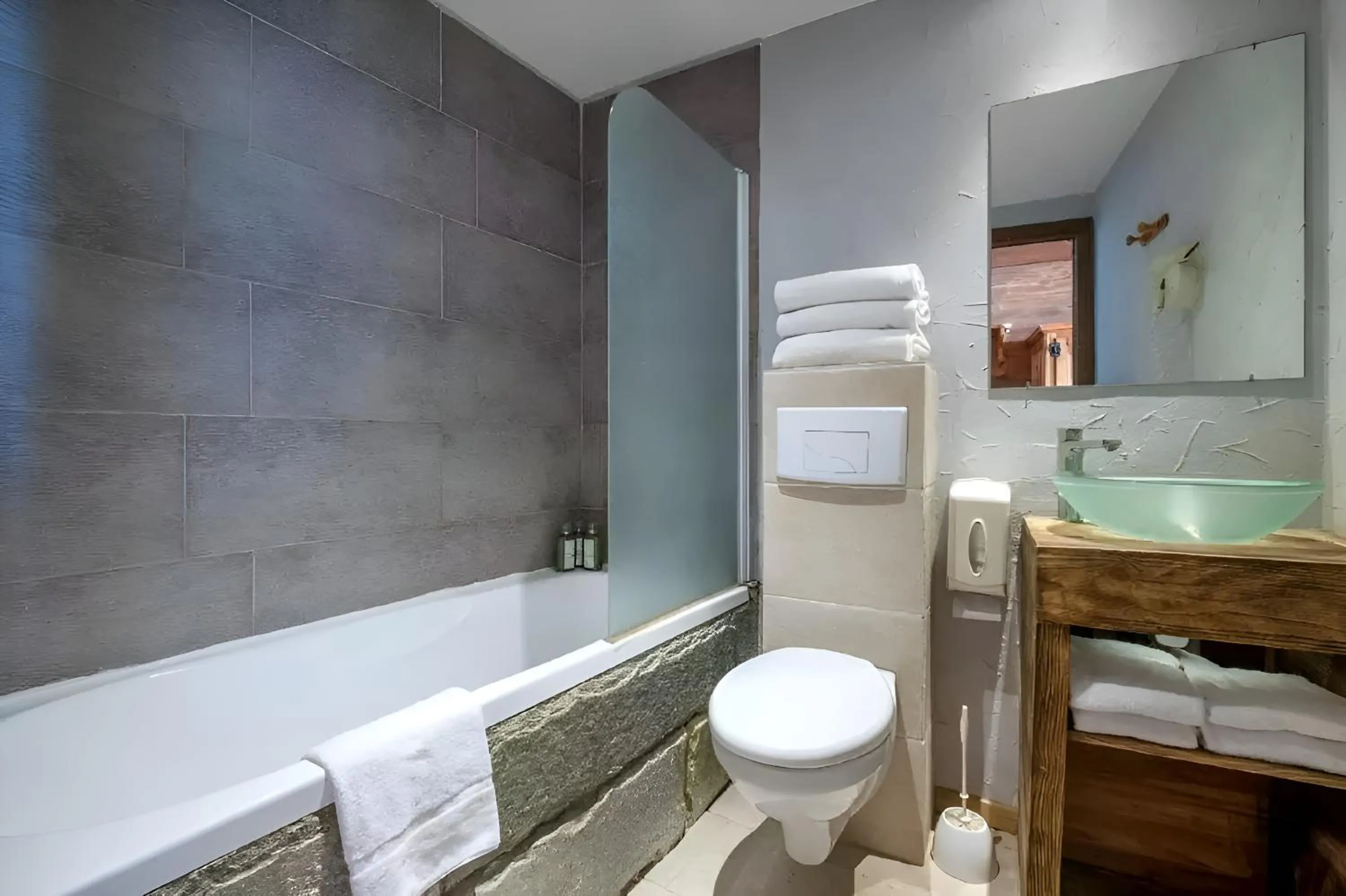 Bathroom in Hôtel Vallée Blanche