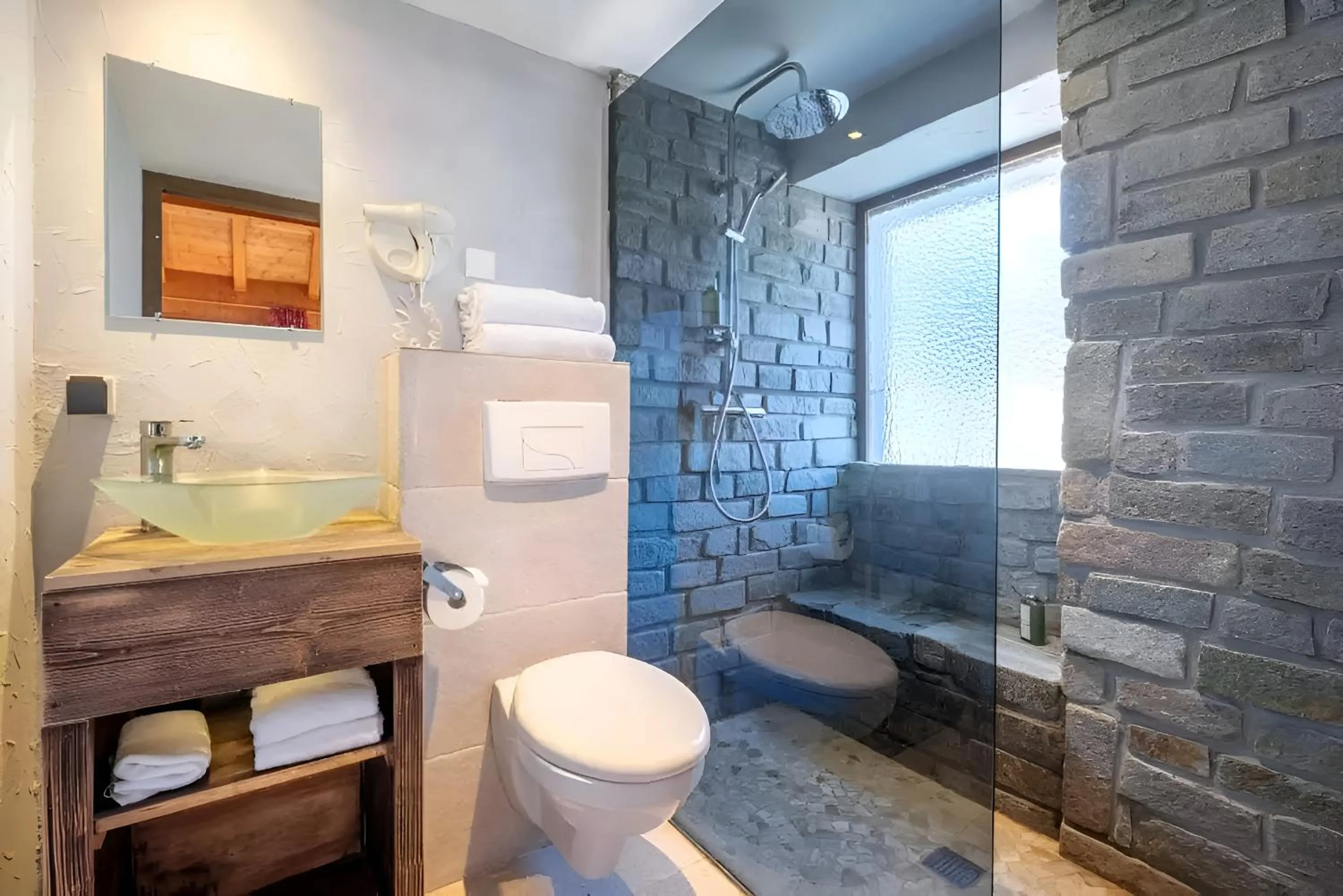 Bathroom in Hôtel Vallée Blanche