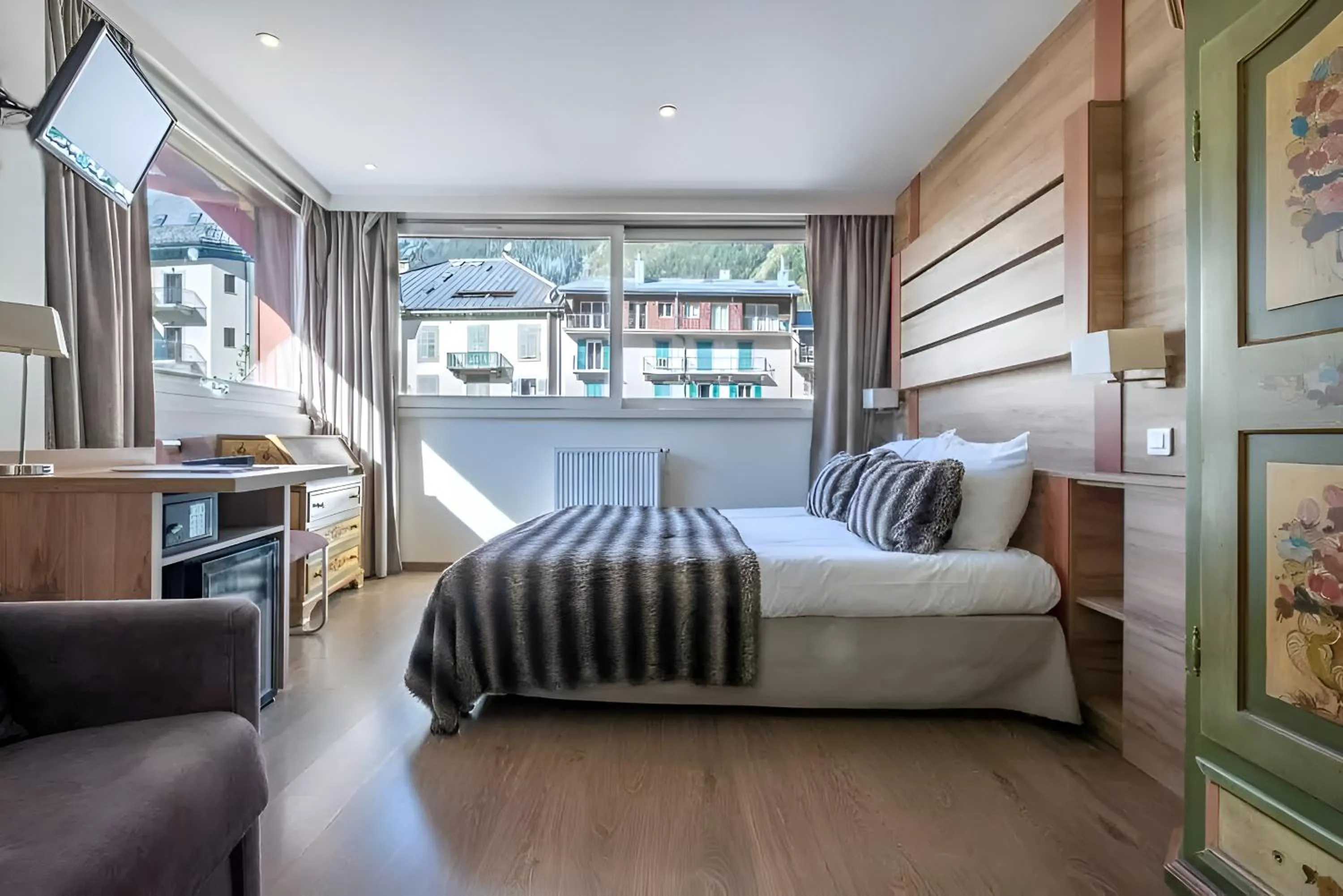 Photo of the whole room, Bed in Hôtel Vallée Blanche