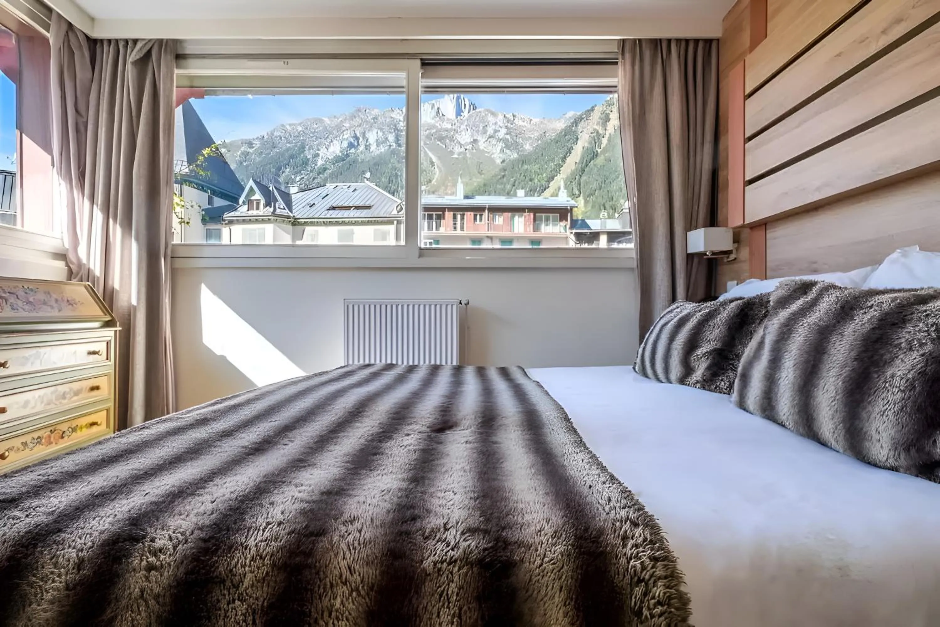 Photo of the whole room, Bed in Hôtel Vallée Blanche