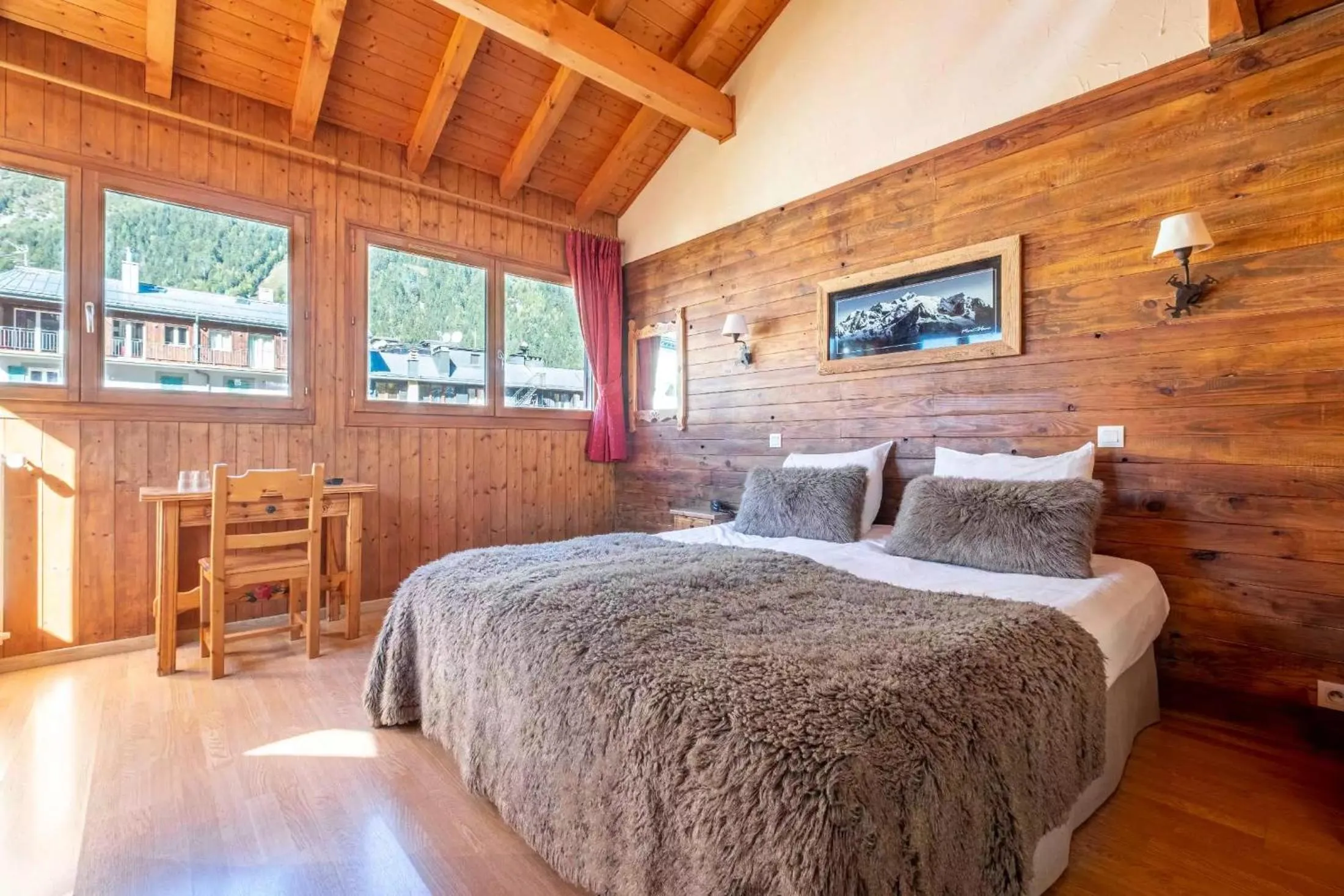 Photo of the whole room, Bed in Hôtel Vallée Blanche