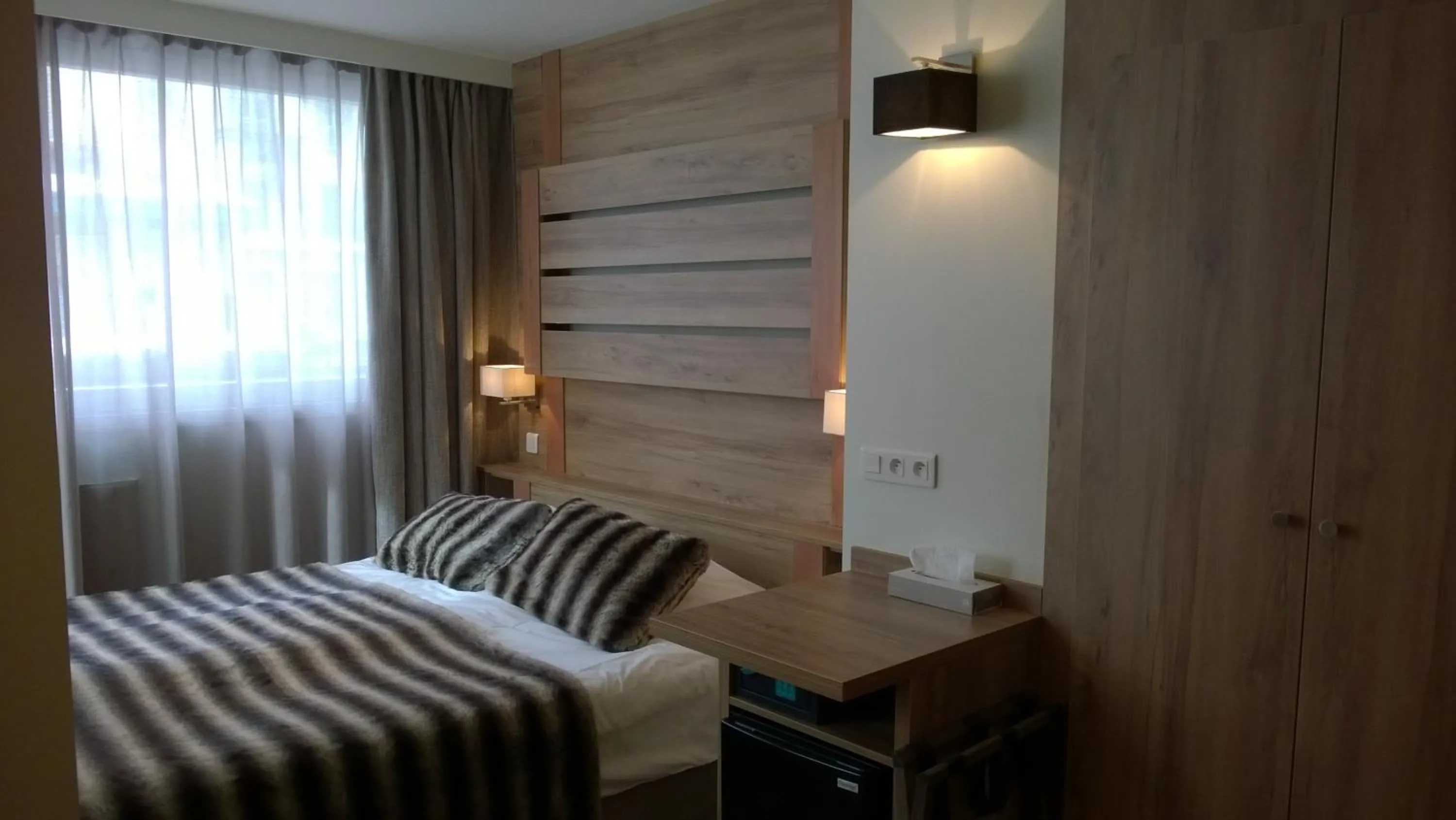 Bedroom, Bed in Hôtel Vallée Blanche