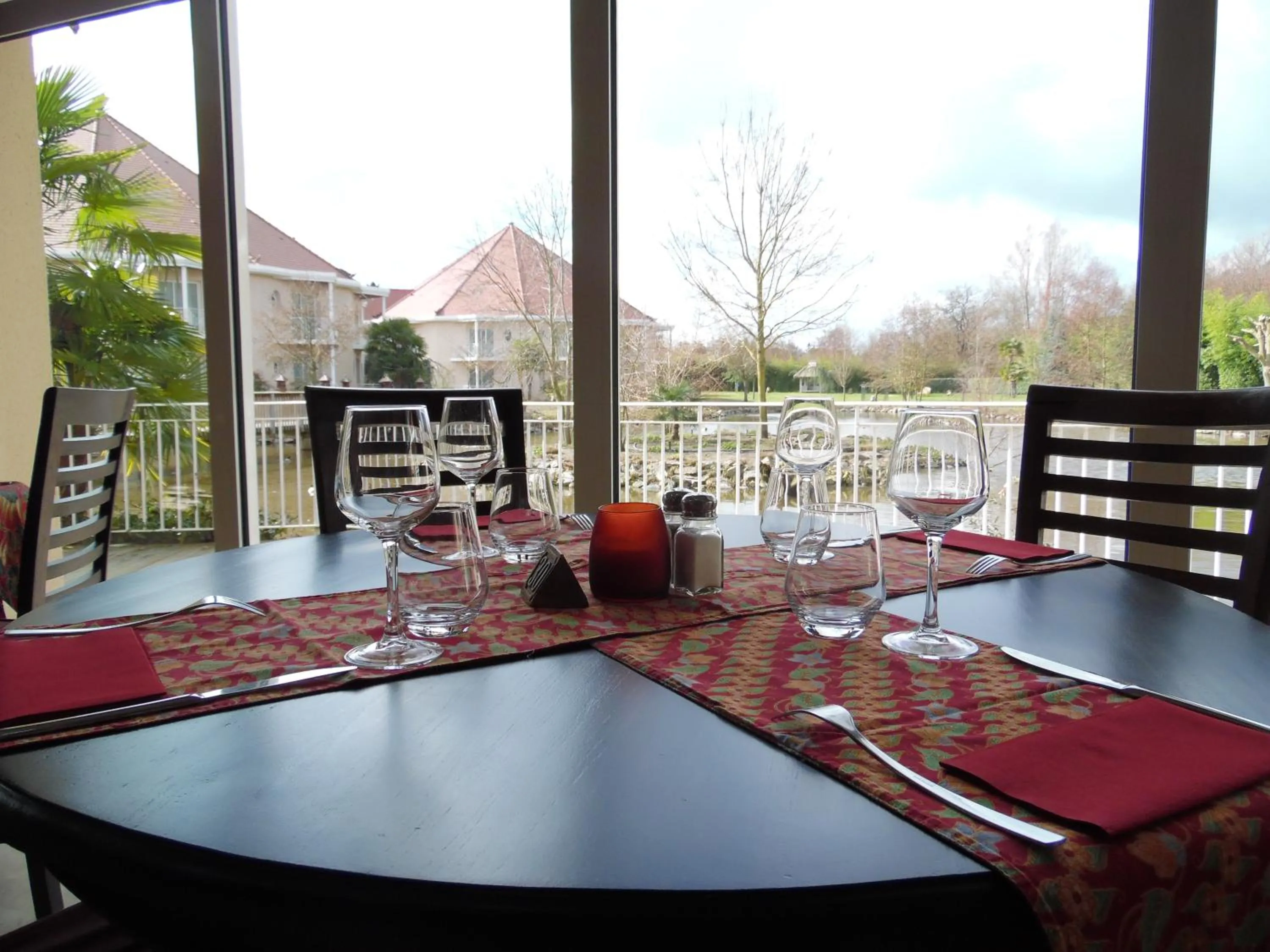 Restaurant/places to eat in Les Jardins de Beauval