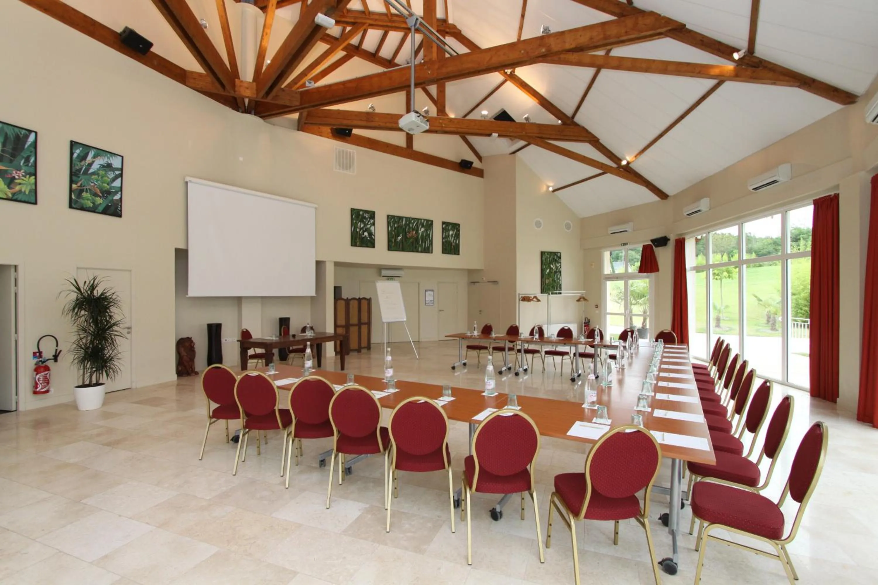 Seating area in Les Jardins de Beauval