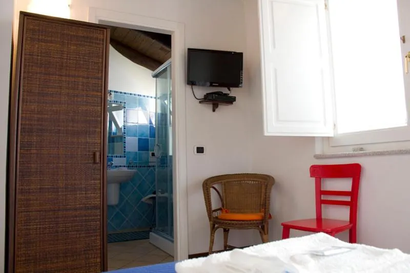 Photo of the whole room, Bed in B&B Amphisya