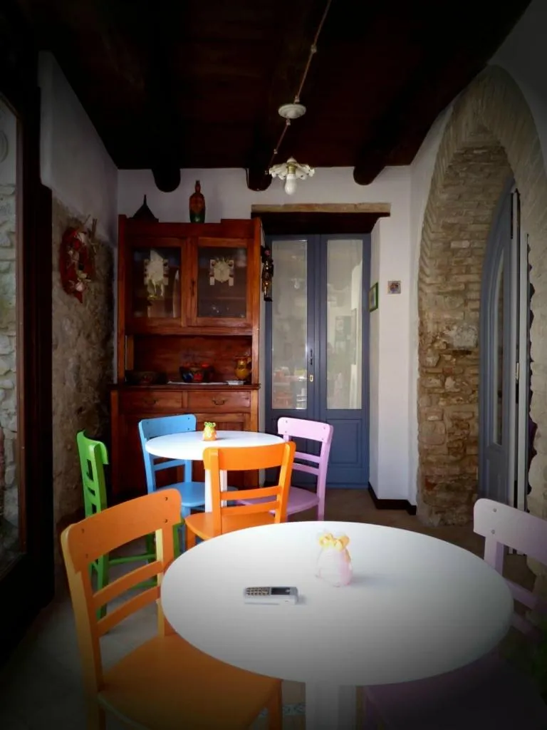 Communal lounge/ TV room in B&B Amphisya