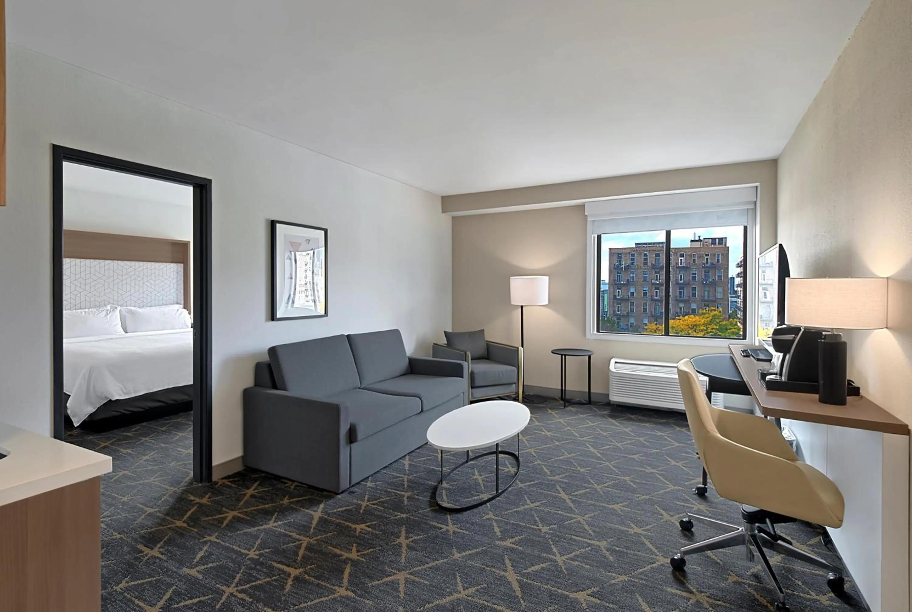 Photo of the whole room, Bed in Holiday Inn Hotel & Suites Chicago - Downtown by IHG
