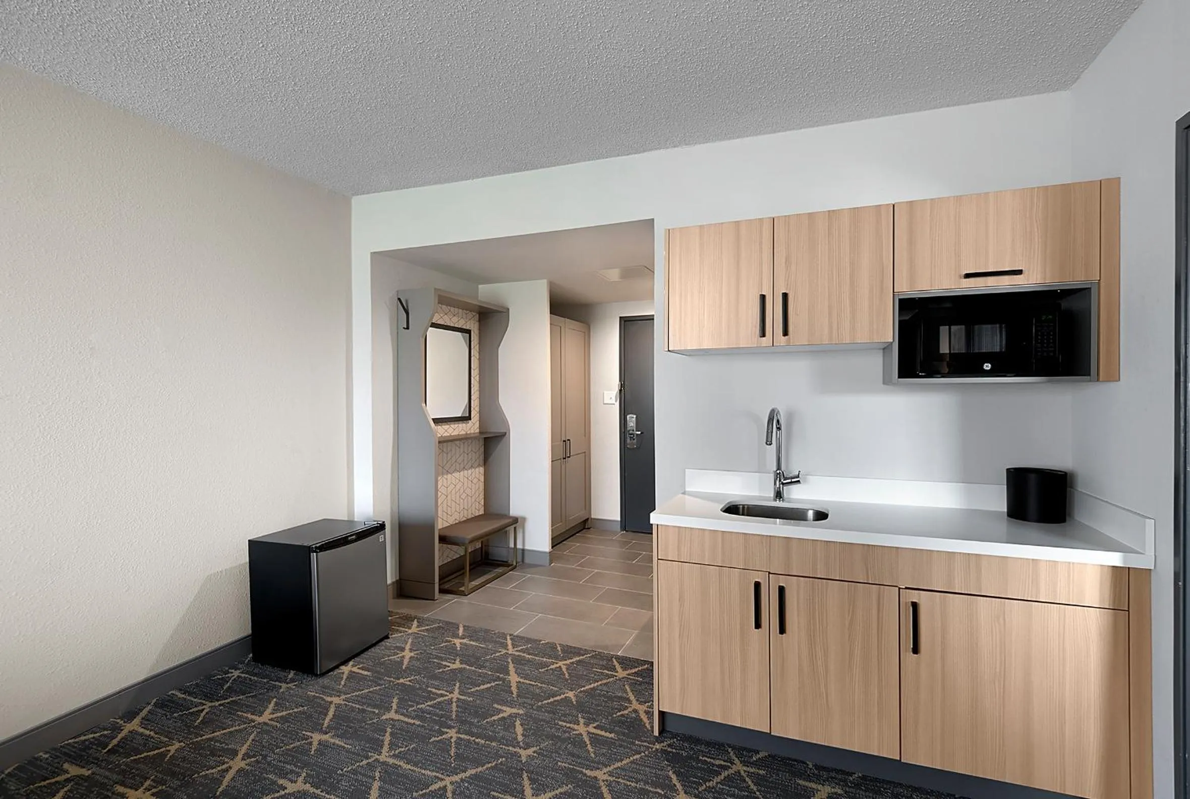 Kitchen or kitchenette in Holiday Inn Hotel & Suites Chicago - Downtown by IHG
