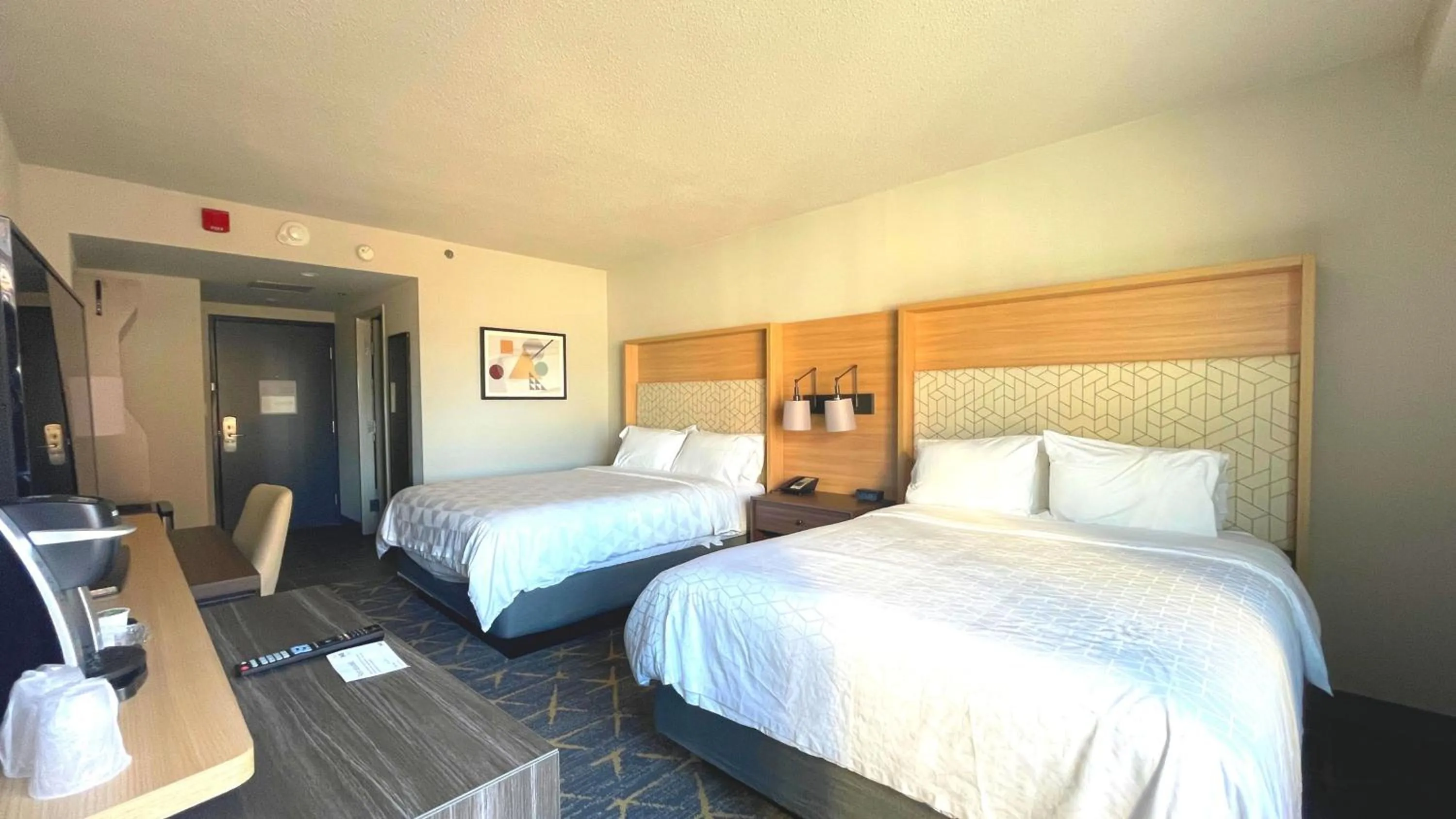 Photo of the whole room, Bed in Holiday Inn Hotel & Suites Chicago - Downtown by IHG
