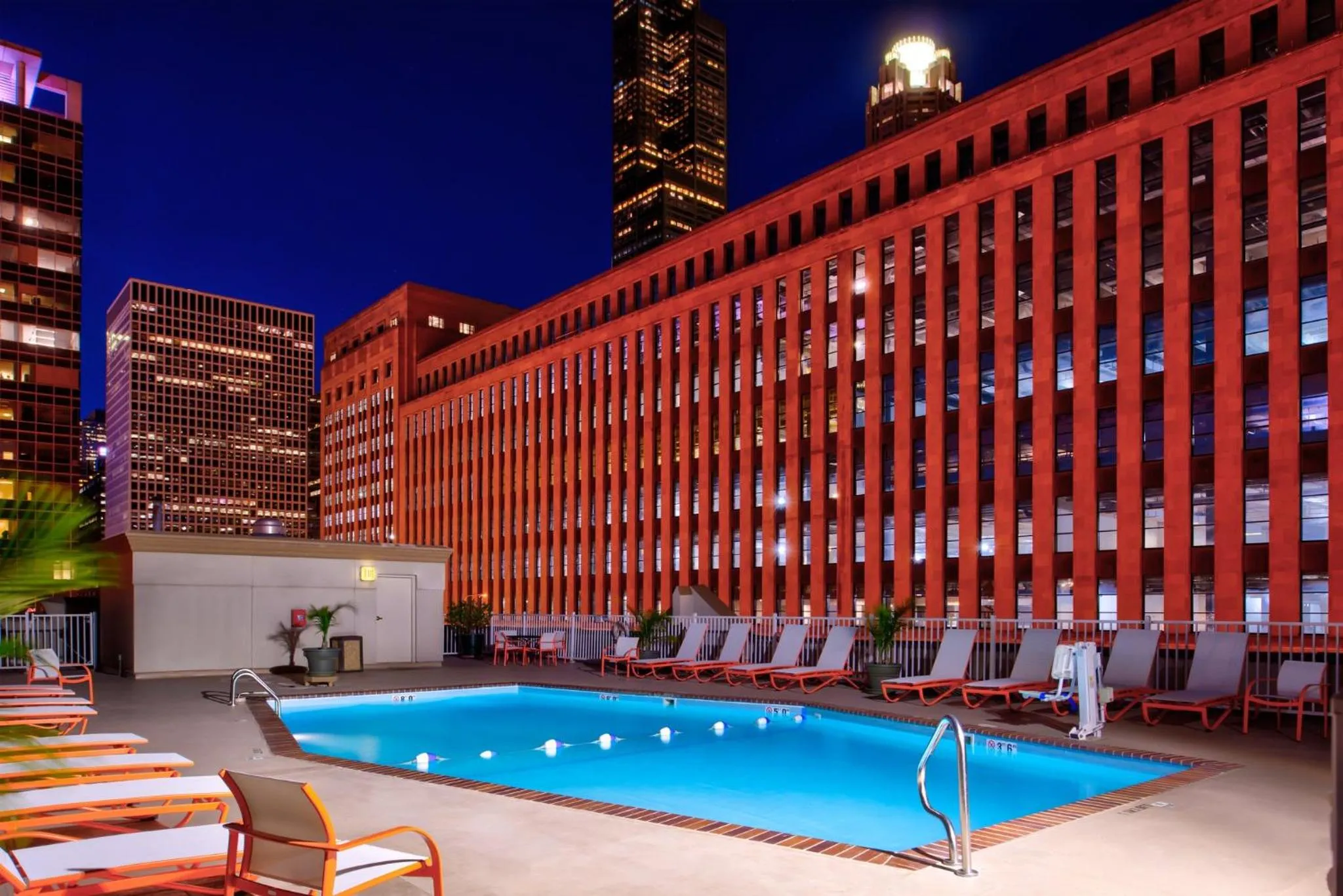 Swimming pool in Holiday Inn Hotel & Suites Chicago - Downtown by IHG