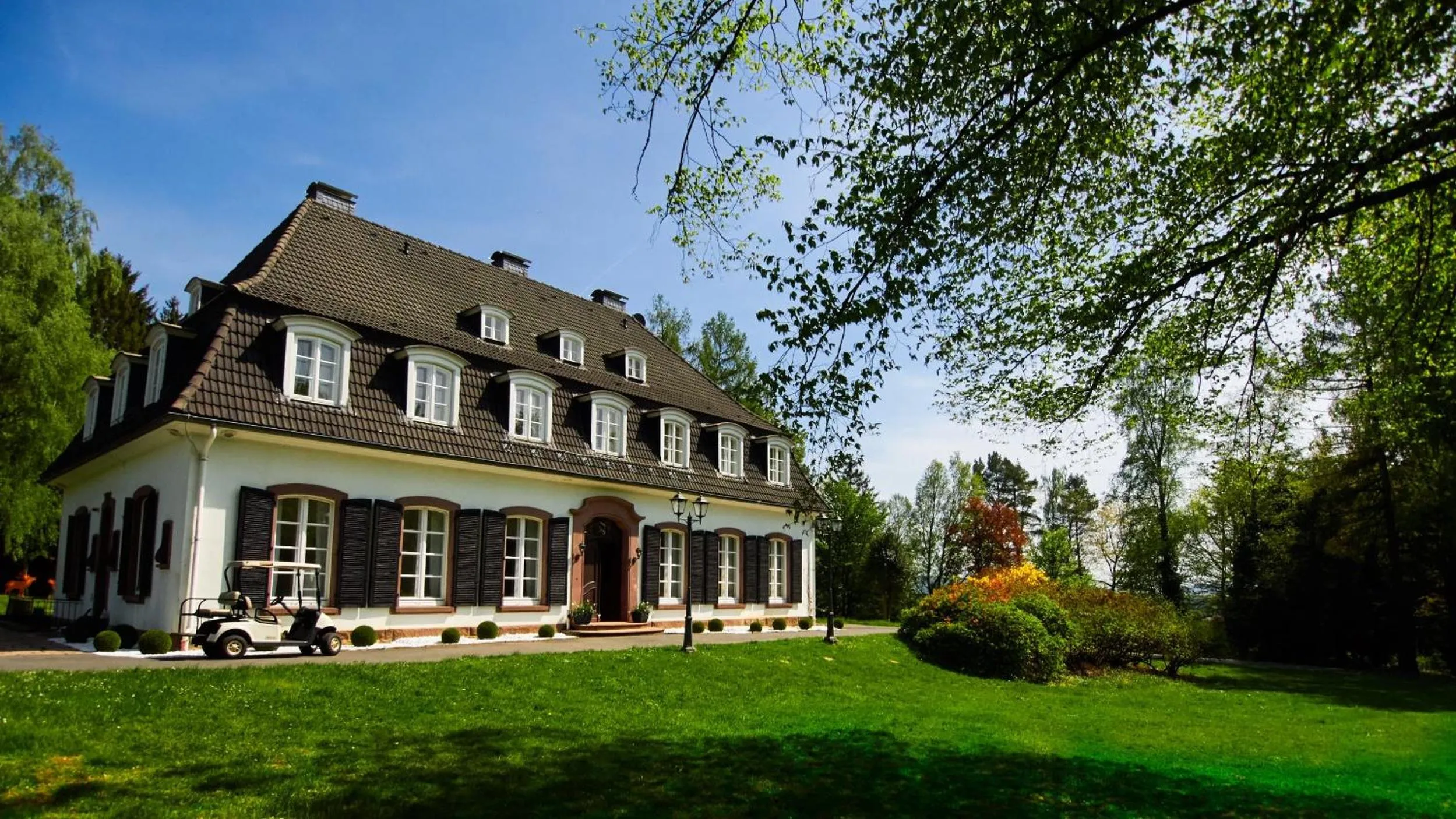 Property building in Villa Silva