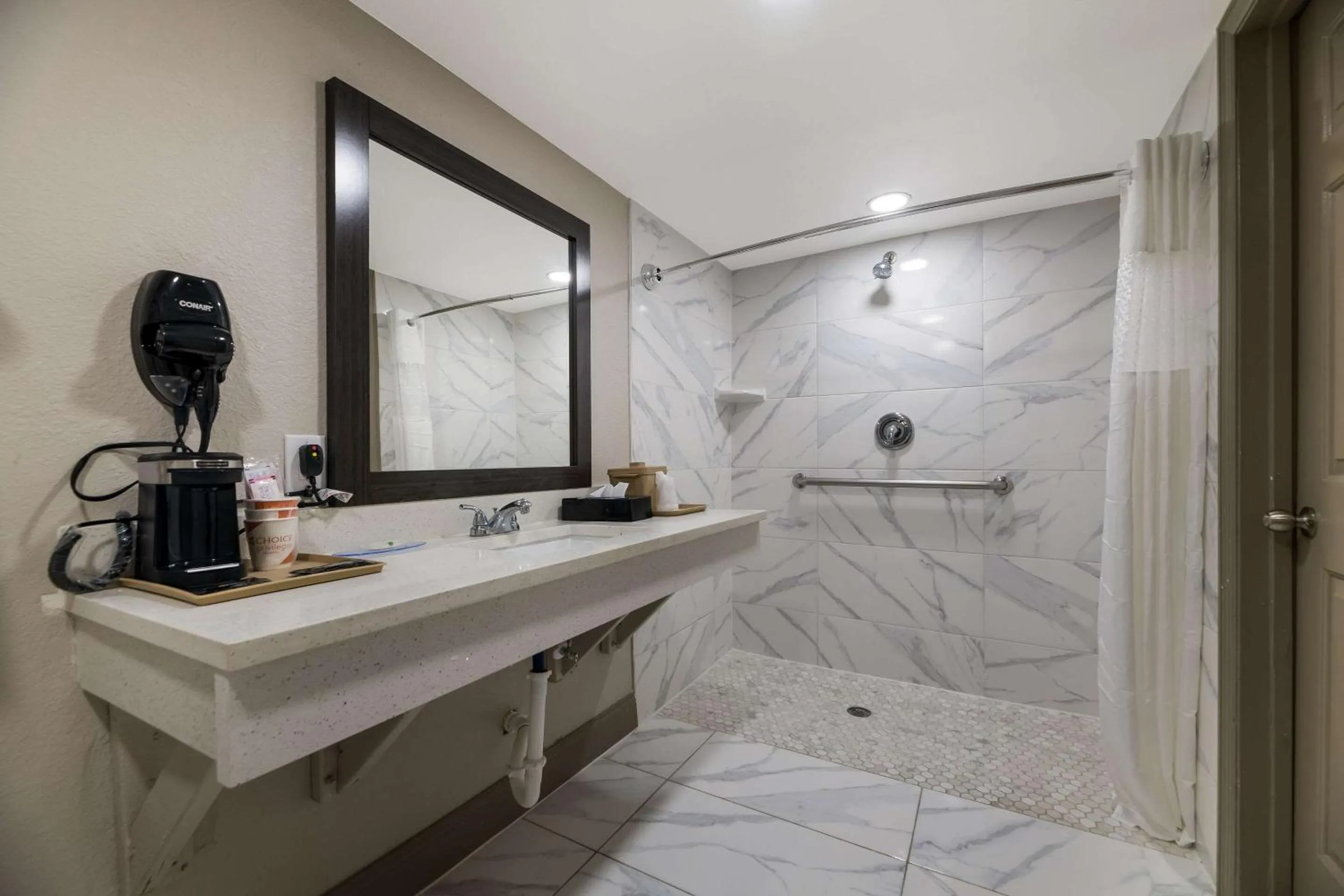 Bathroom in Quality Inn & Suites Altamonte Springs Orlando-North