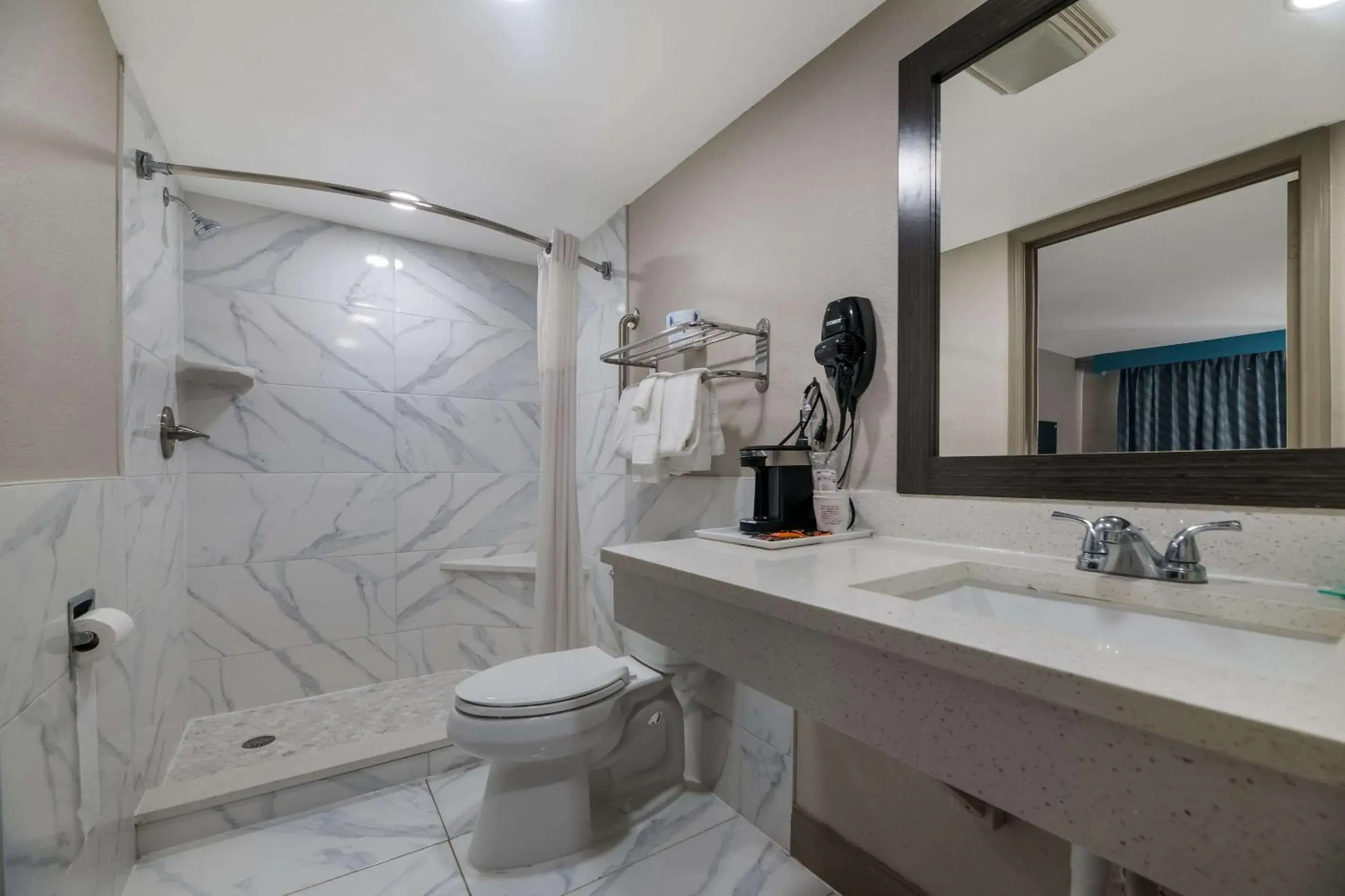 Queen Suite with Sofa Bed - Smoking in Quality Inn & Suites Altamonte Springs Orlando-North Queen Suite with Sofa Bed - Smoking in Quality Inn & Suites Altamonte Springs Orlando-North