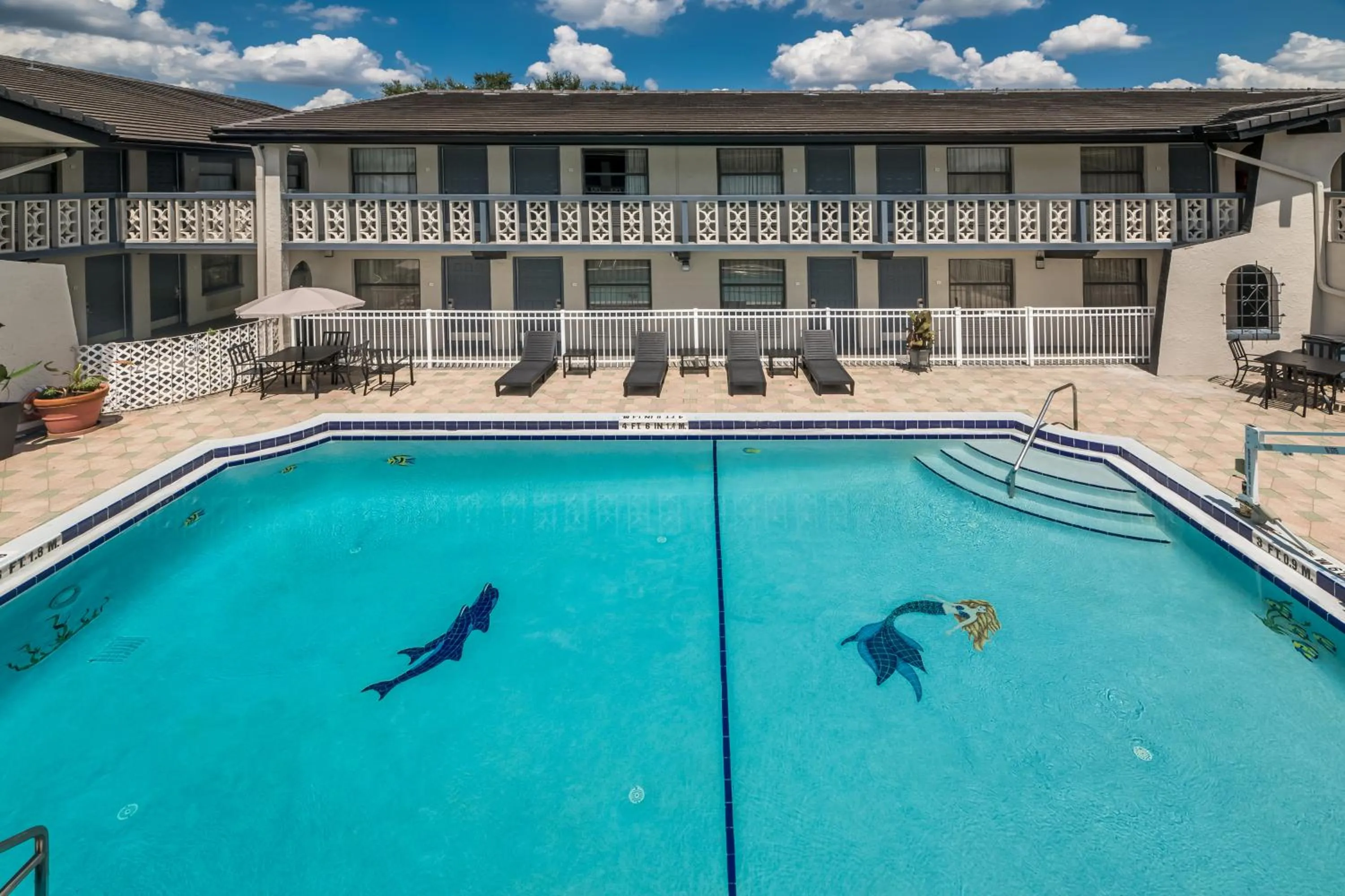 Pool view in Quality Inn & Suites Altamonte Springs Orlando-North