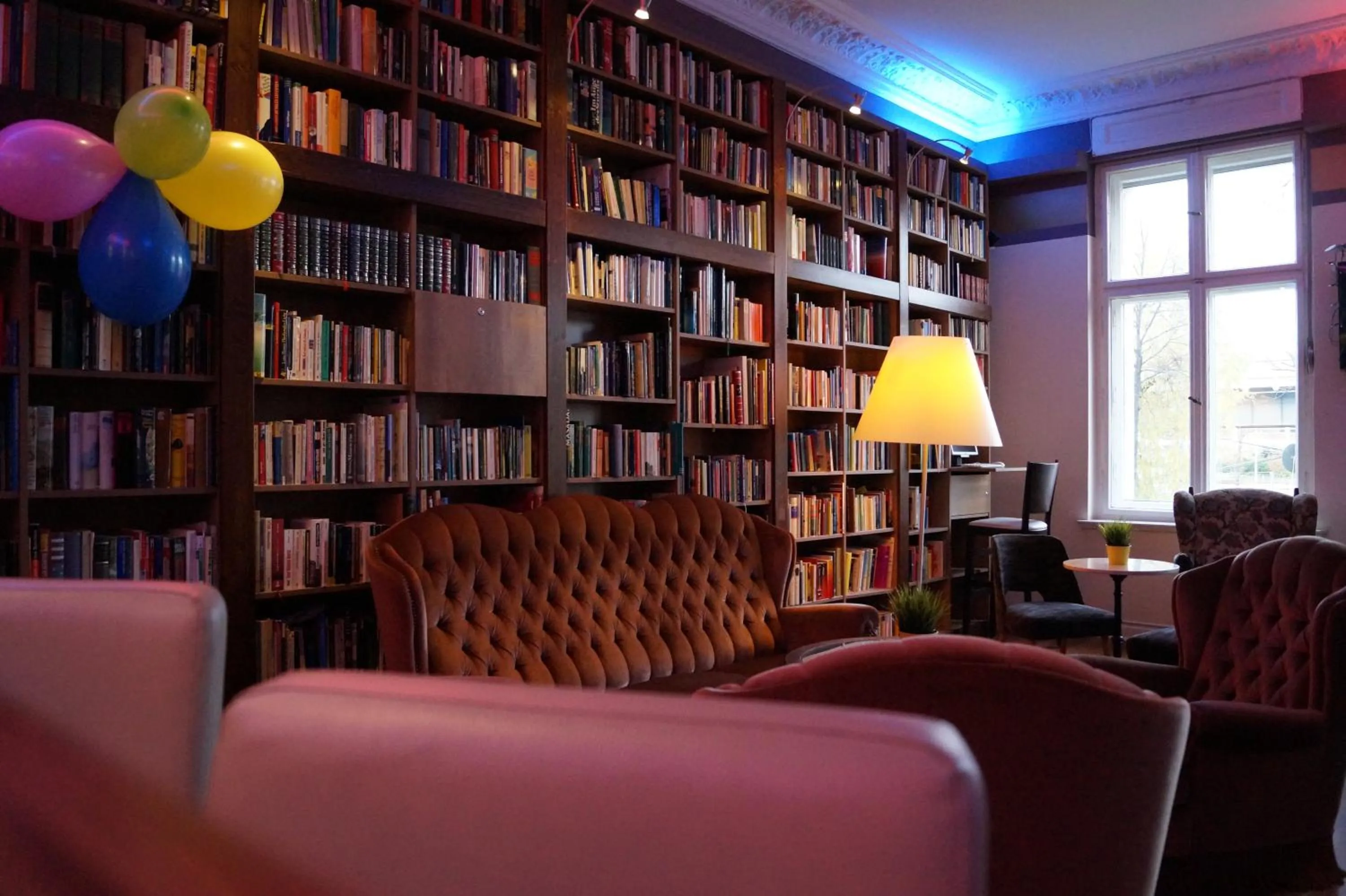 Library in Grand Hostel Berlin Classic