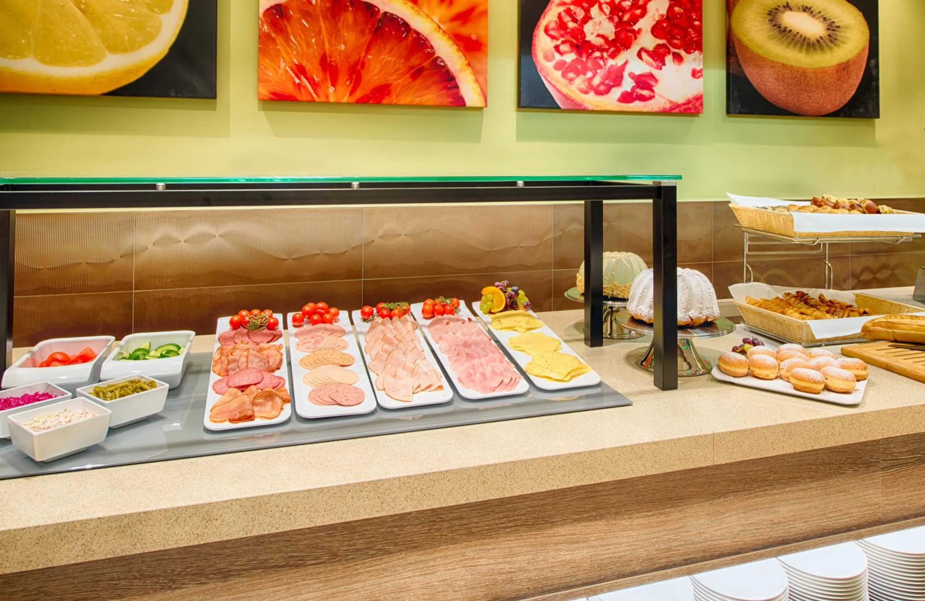 Buffet breakfast in Leonardo Hotel Munich City South