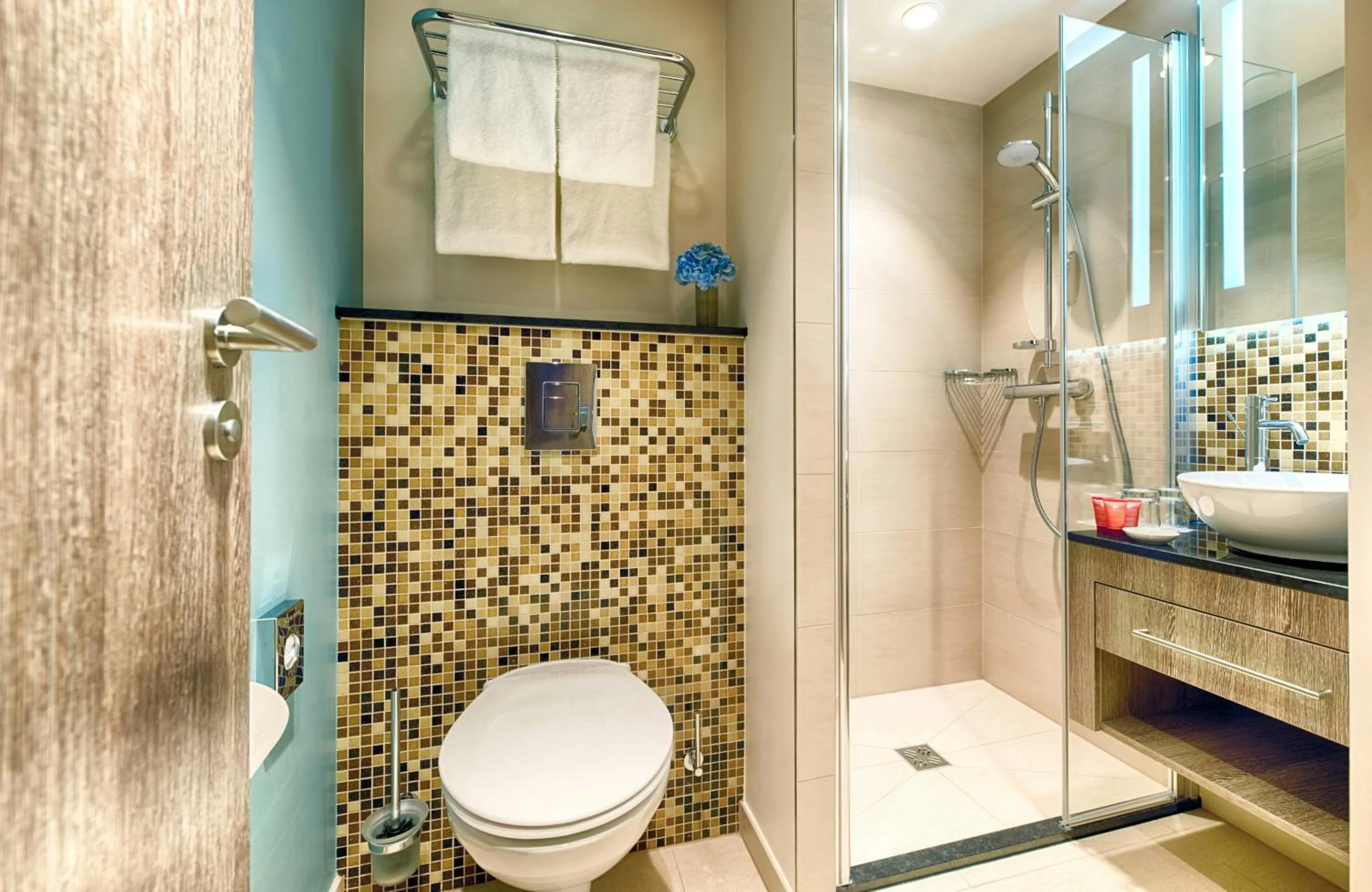 Bathroom in Leonardo Hotel Munich City South