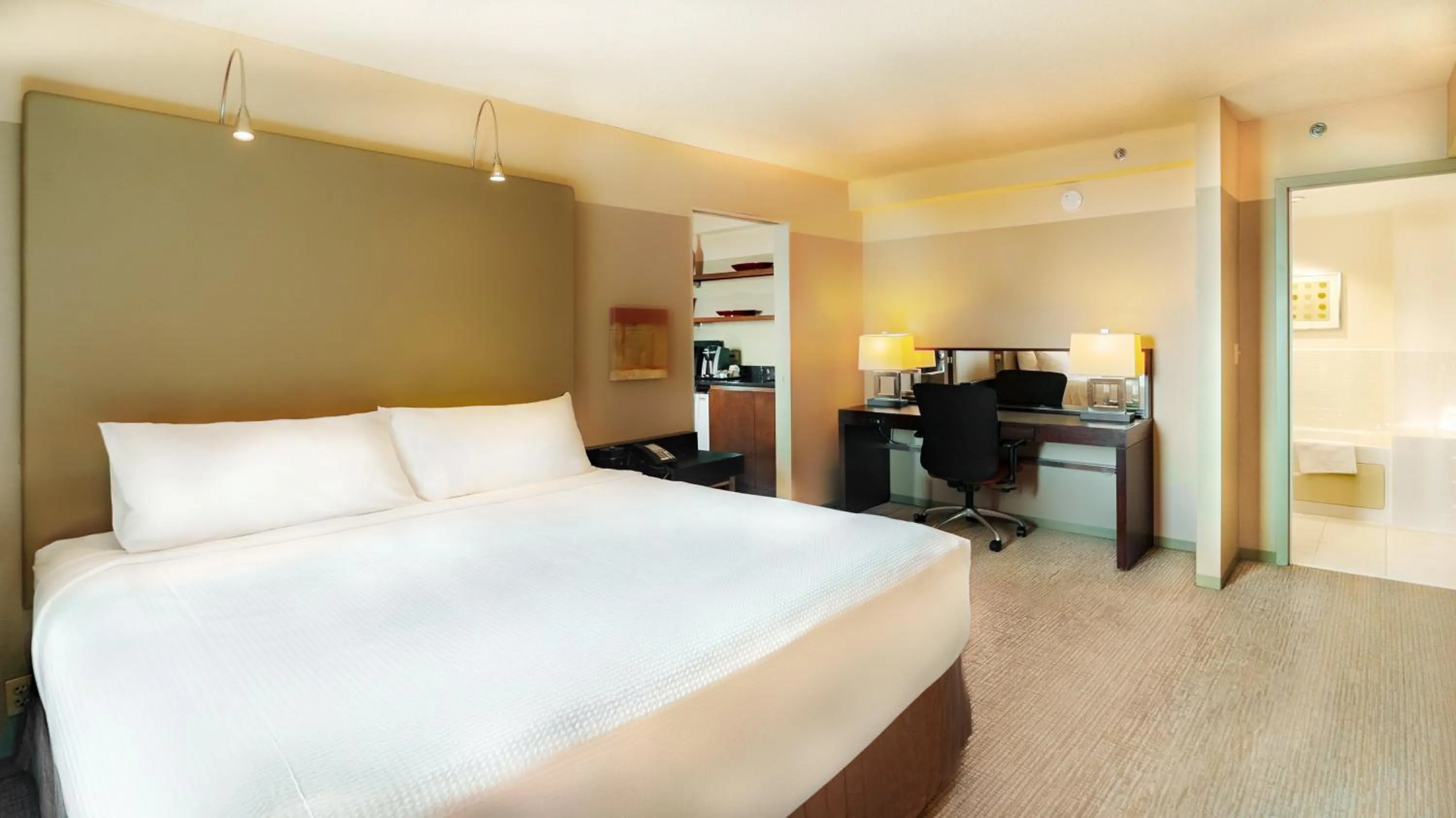 Photo of the whole room, Bed in Crowne Plaza - Chicago West Loop by IHG