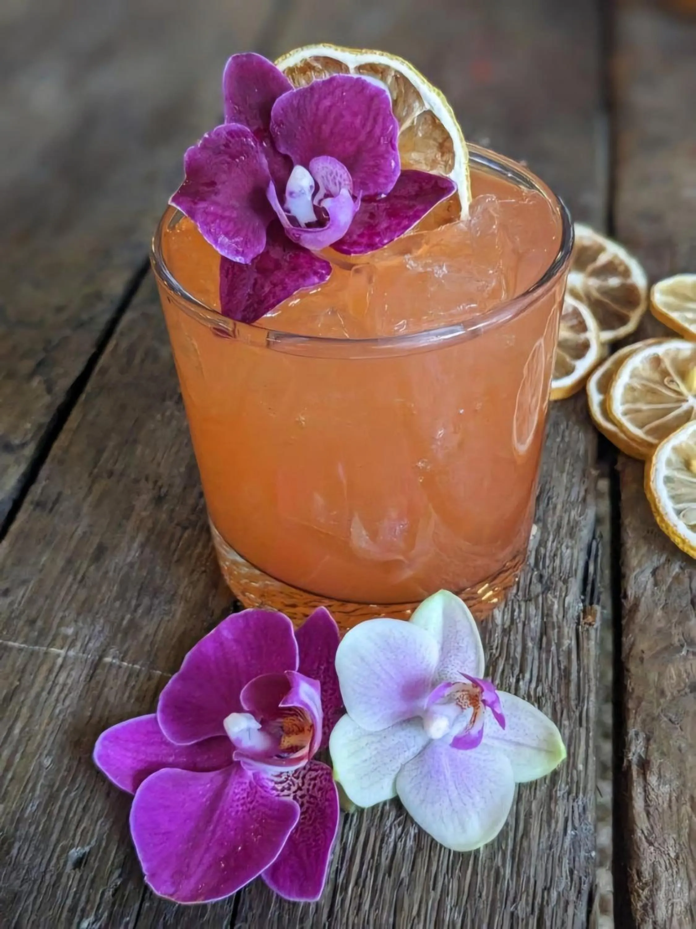 Lounge or bar in Crowne Plaza - Chicago West Loop by IHG