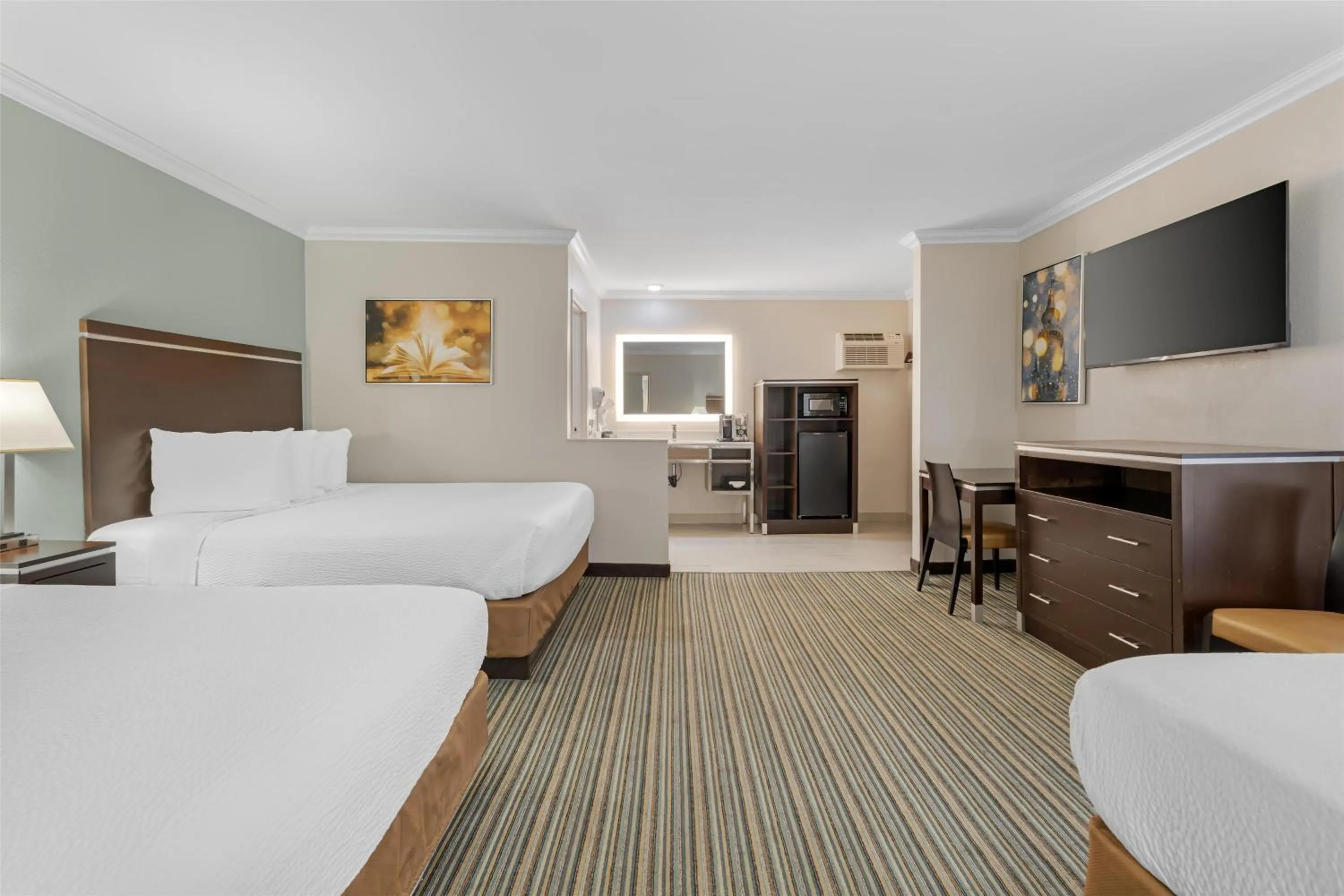 Bedroom, Bed in Best Western Courtesy Inn Hotel - Anaheim Resort at the Park