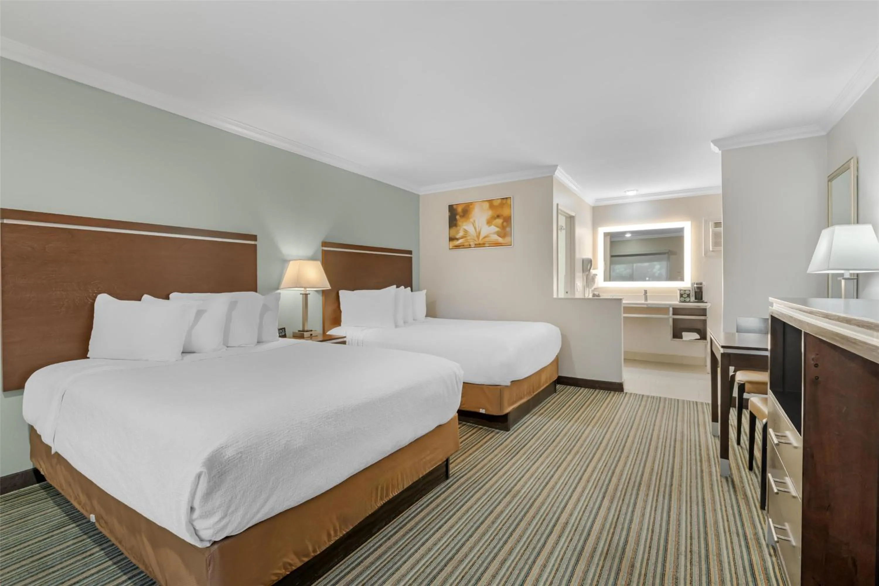 Bedroom, Bed in Best Western Courtesy Inn Hotel - Anaheim Resort at the Park