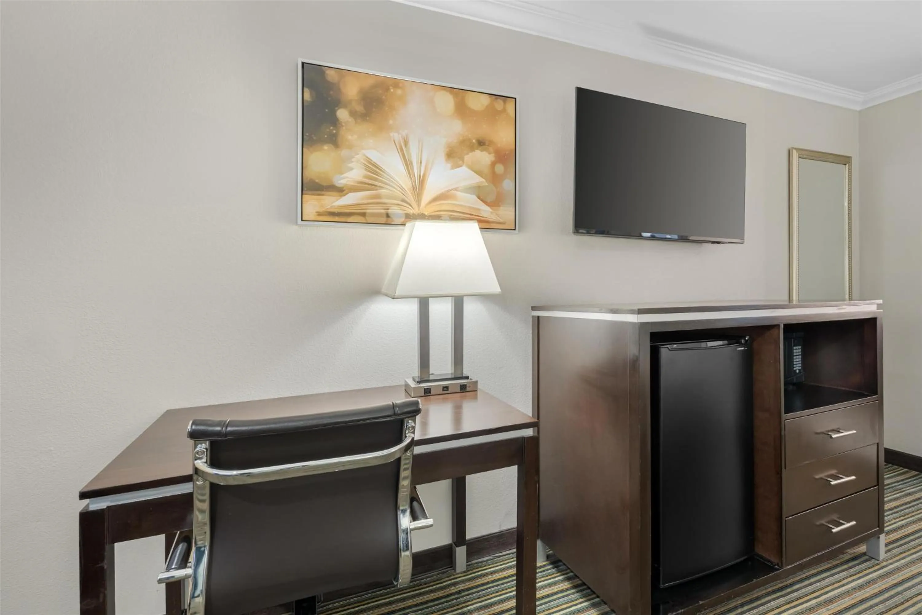 Bedroom in Best Western Courtesy Inn Hotel - Anaheim Resort at the Park