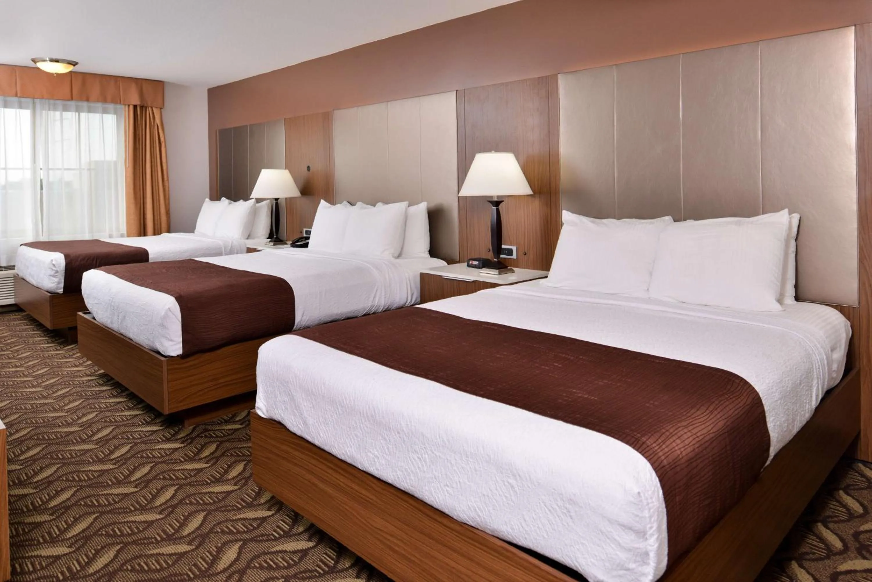 Triple Room with Three Queen Beds in Best Western Airport Plaza Inn Hotel - Los Angeles LAX