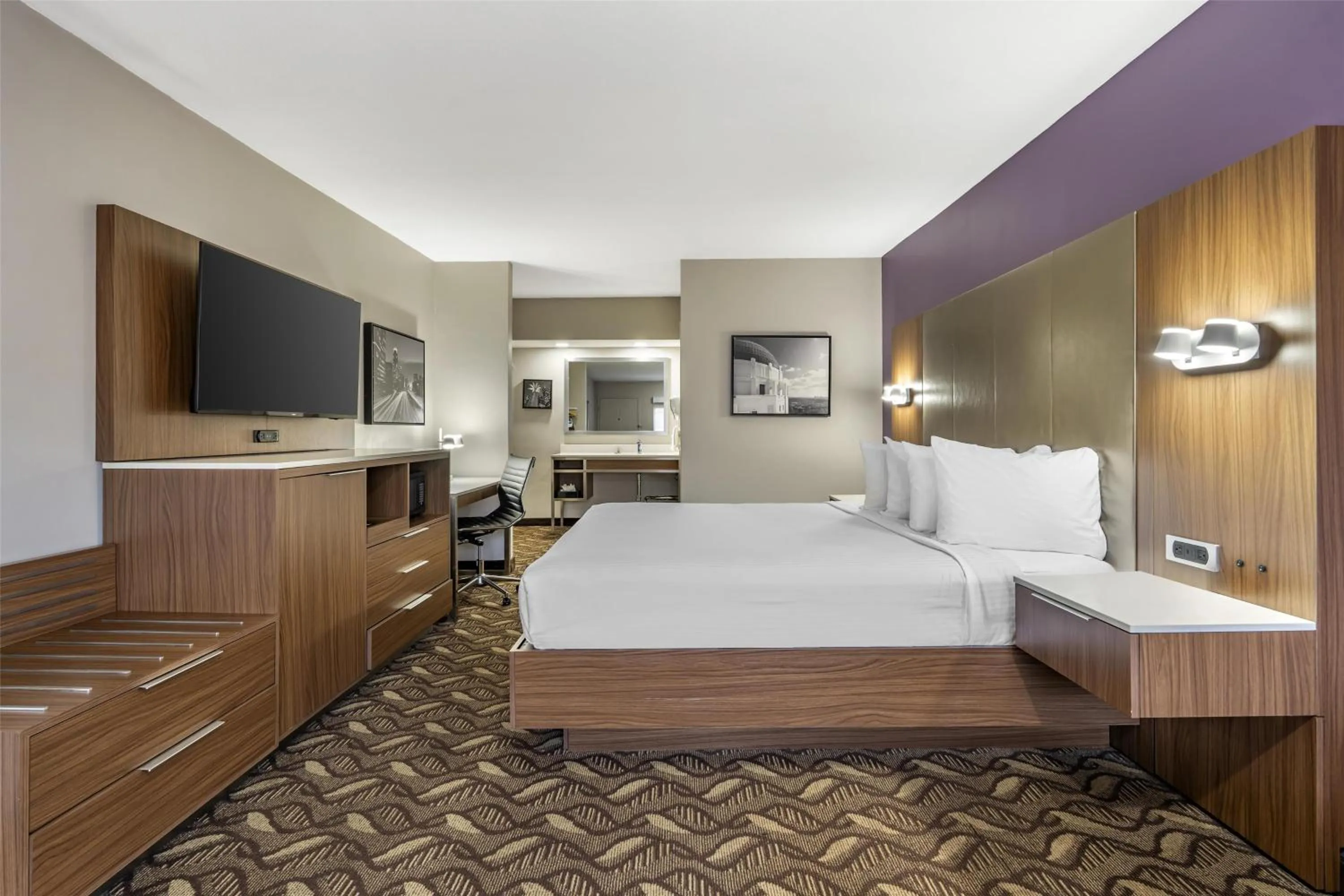 Bedroom, Bed in Best Western Airport Plaza Inn Hotel - Los Angeles LAX