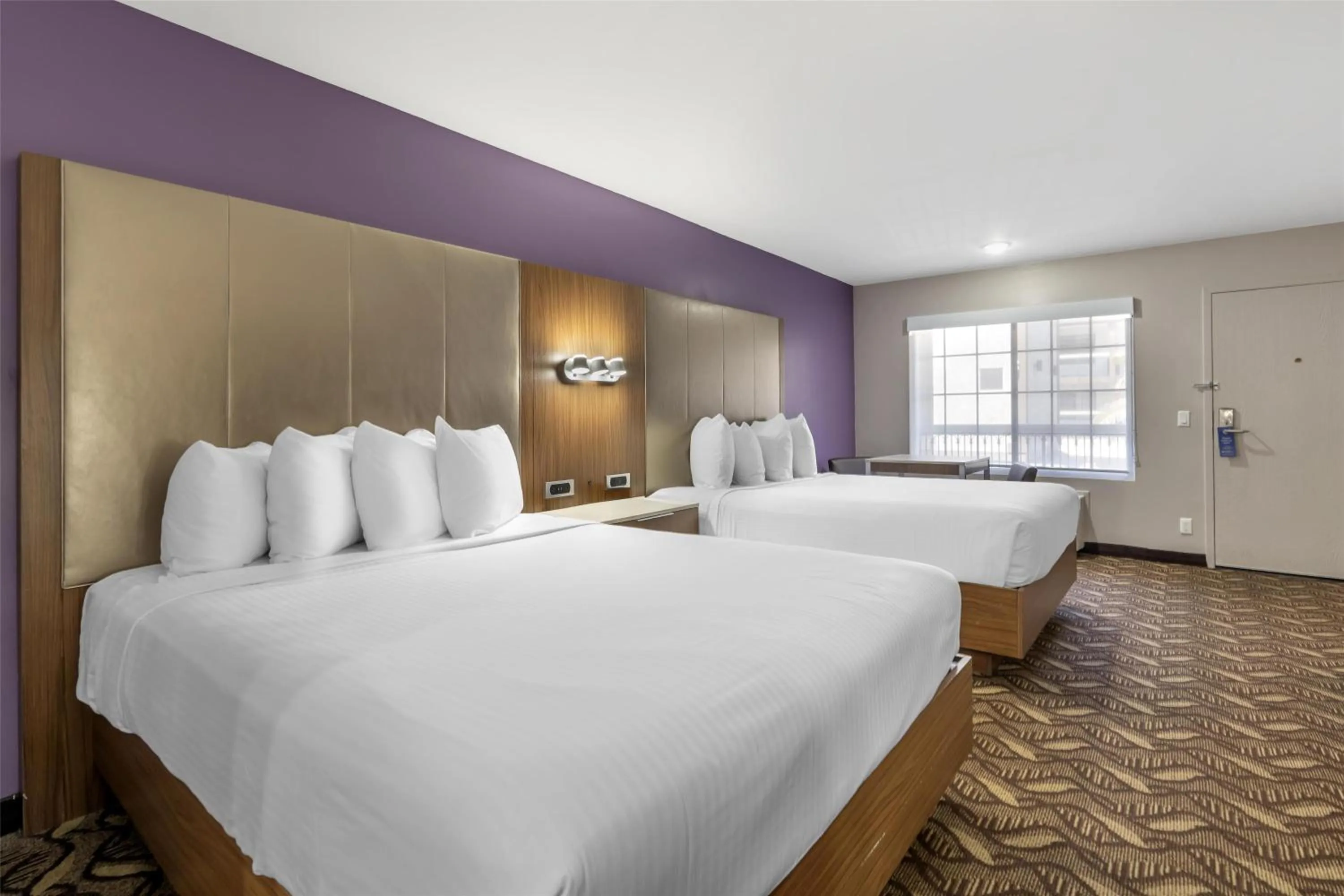 Bedroom, Bed in Best Western Airport Plaza Inn Hotel - Los Angeles LAX