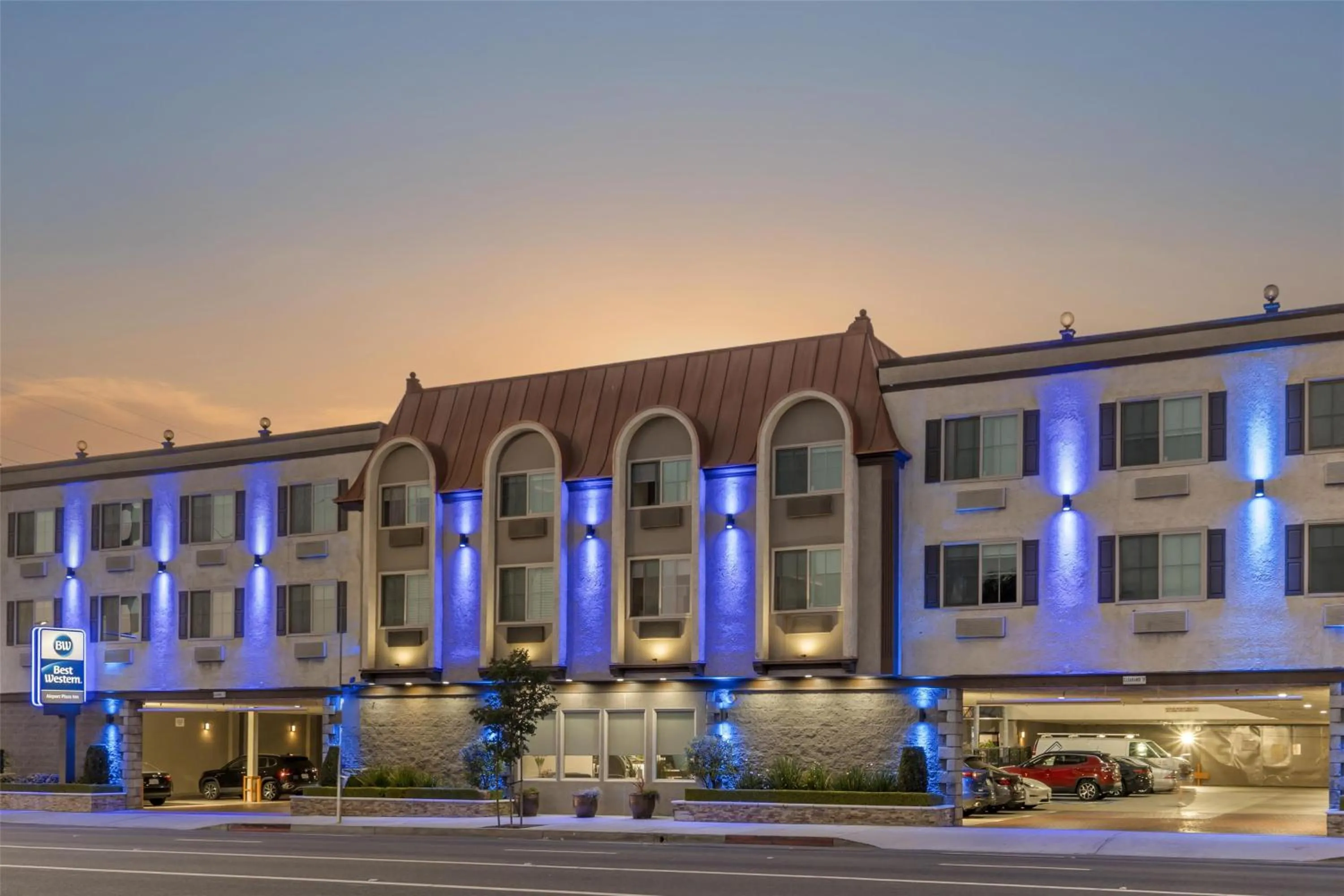 Property building in Best Western Airport Plaza Inn Hotel - Los Angeles LAX