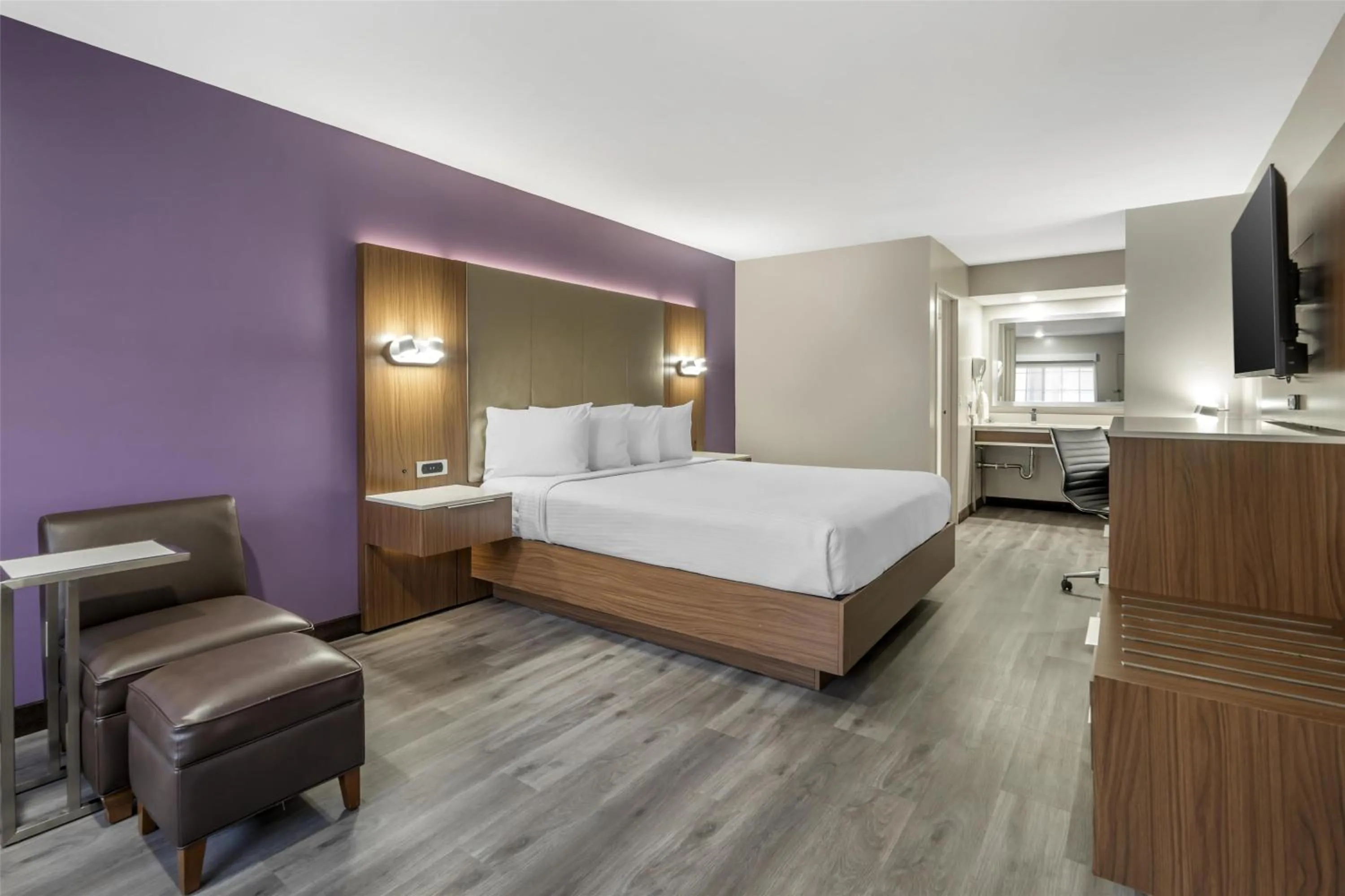 Bedroom, Bed in Best Western Airport Plaza Inn Hotel - Los Angeles LAX