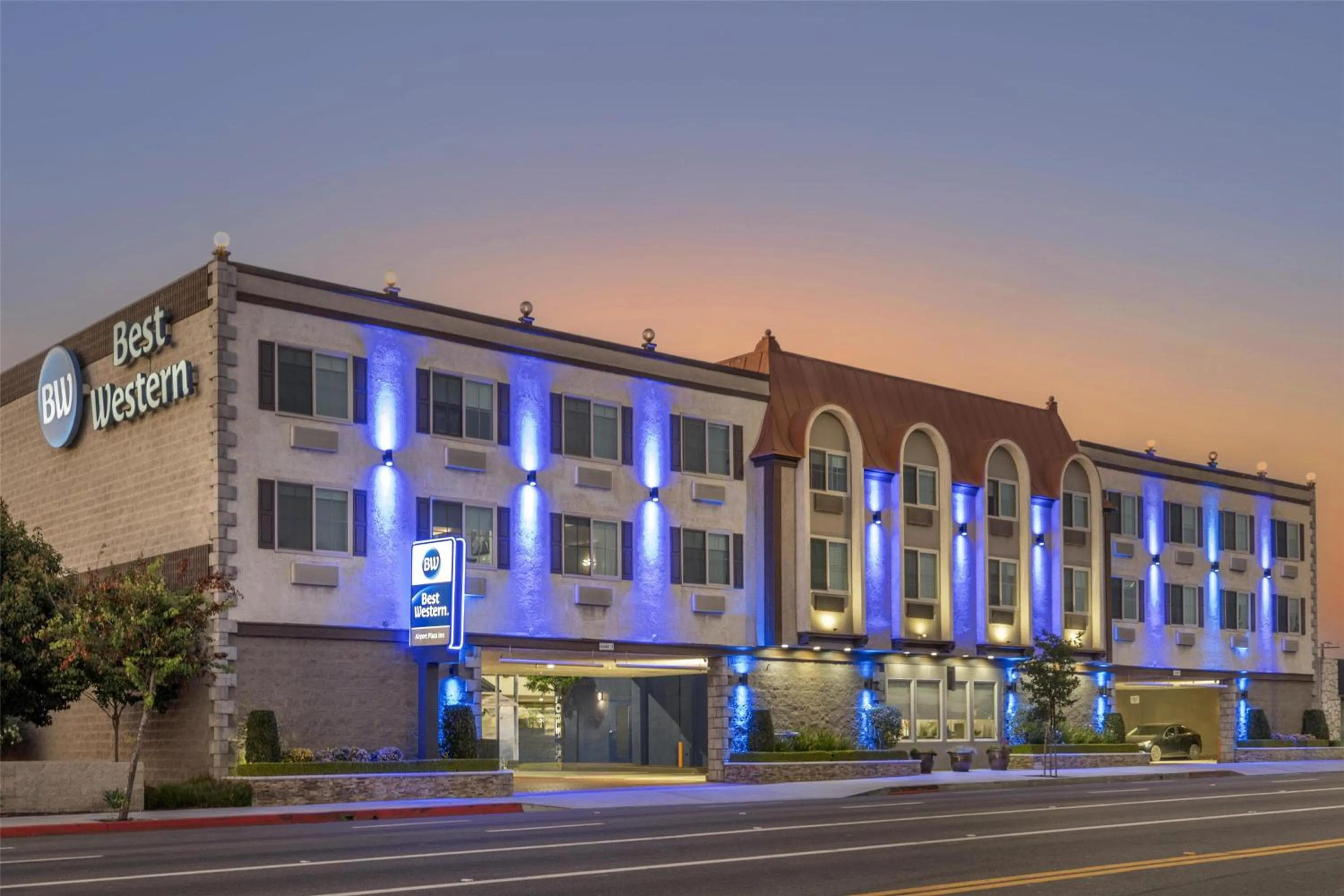 Property building in Best Western Airport Plaza Inn Hotel - Los Angeles LAX