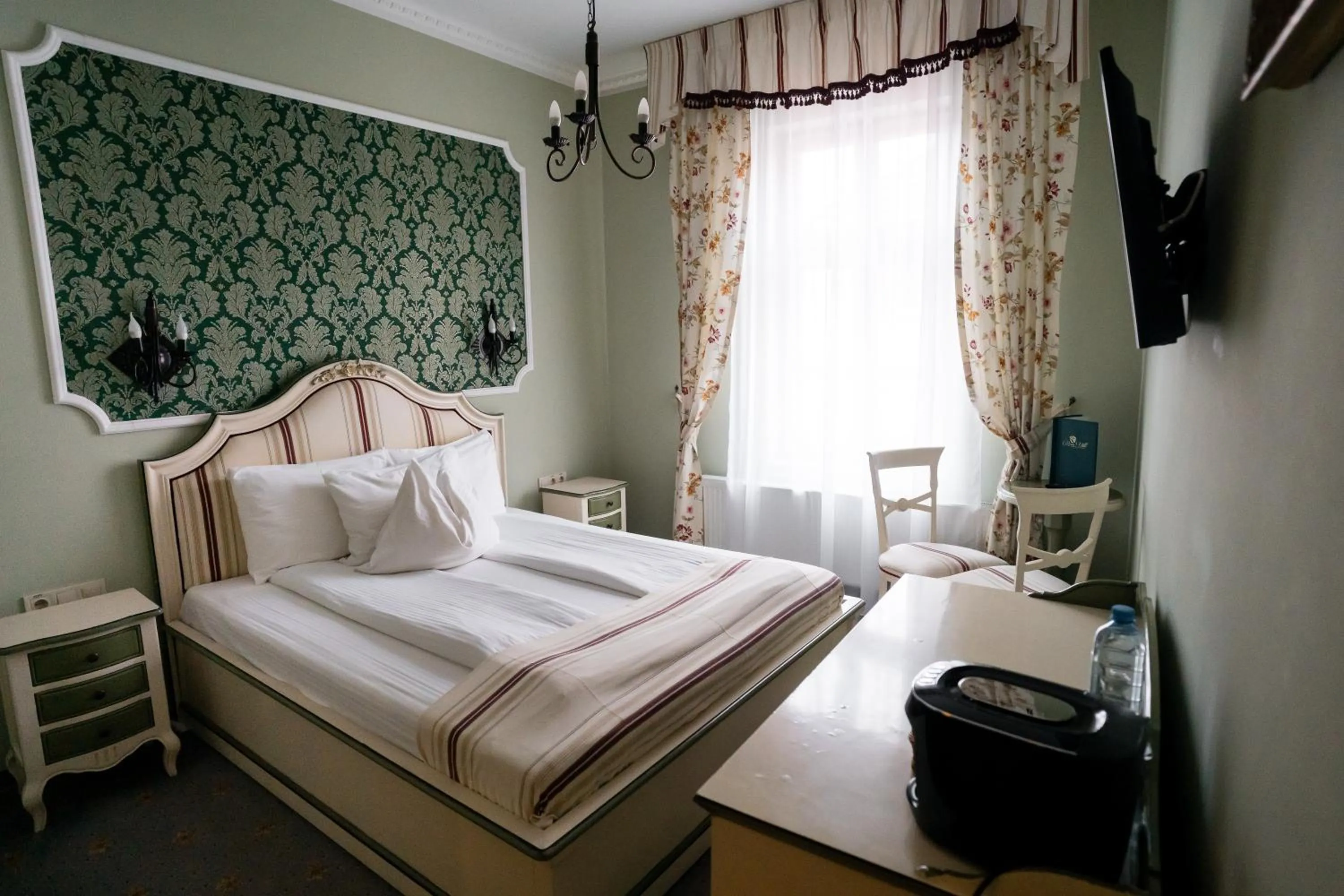 Photo of the whole room, Bed in Rosen Villa Sibiu