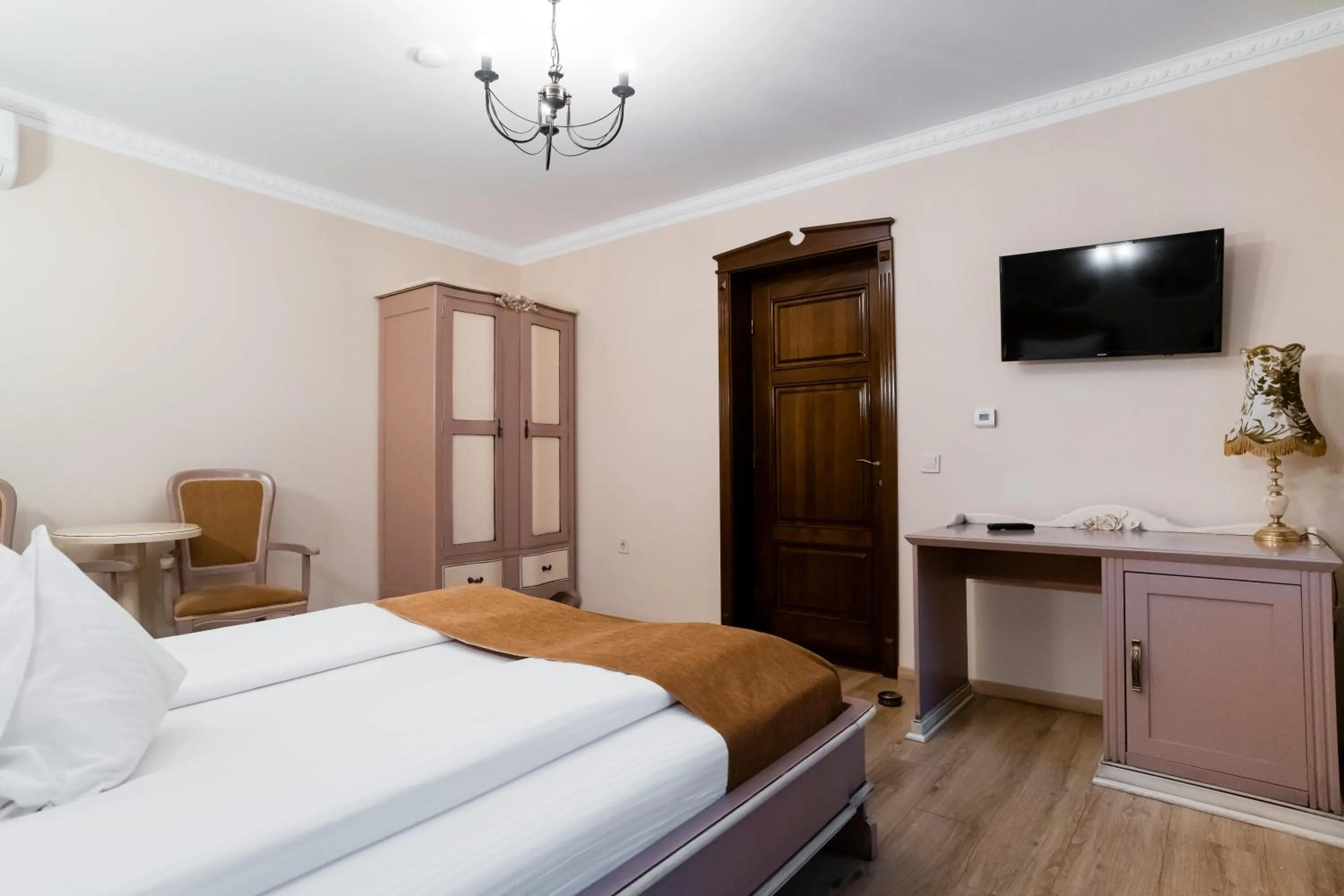 TV and multimedia, Bed in Rosen Villa Sibiu