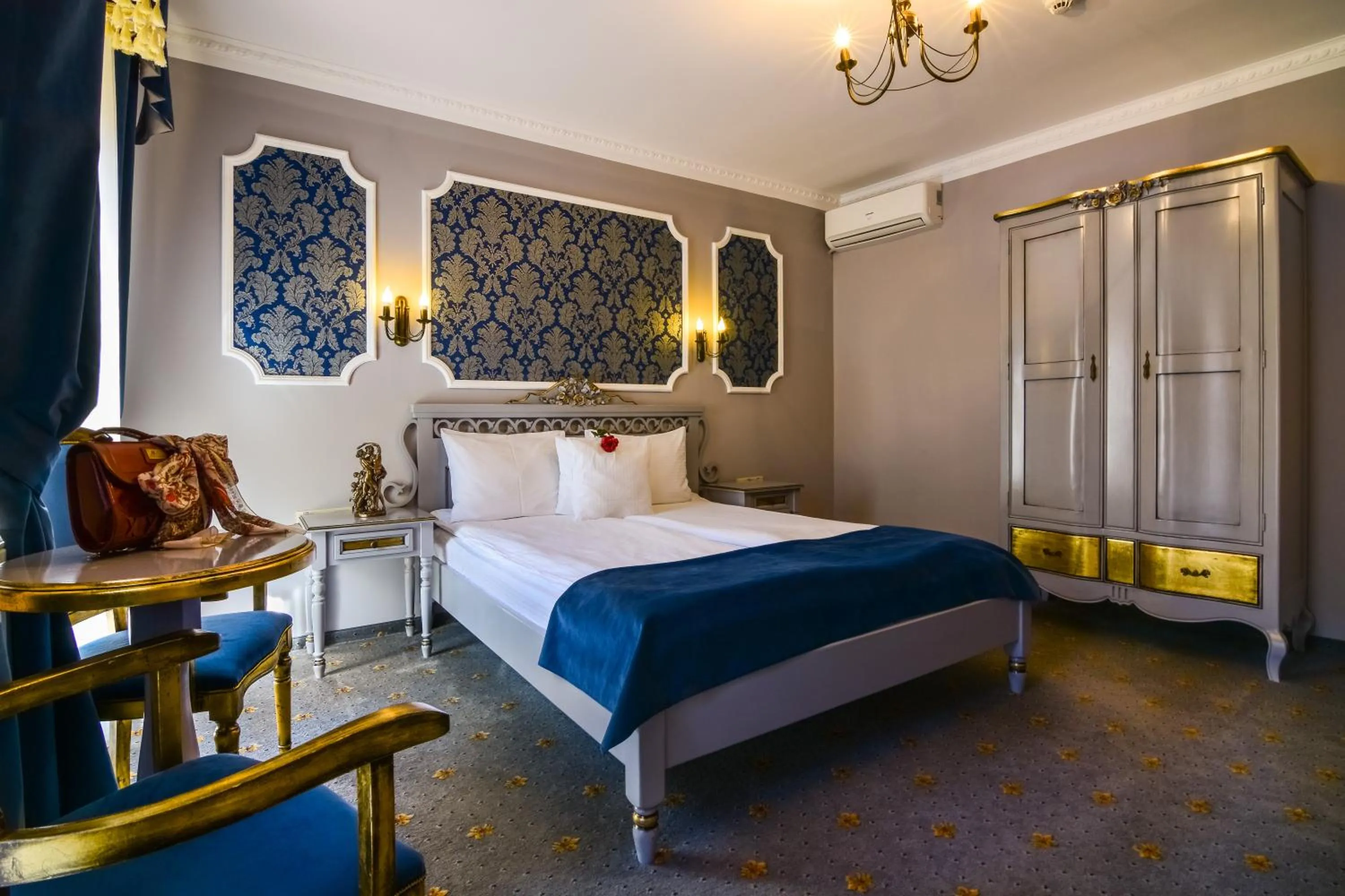 Photo of the whole room, Bed in Rosen Villa Sibiu