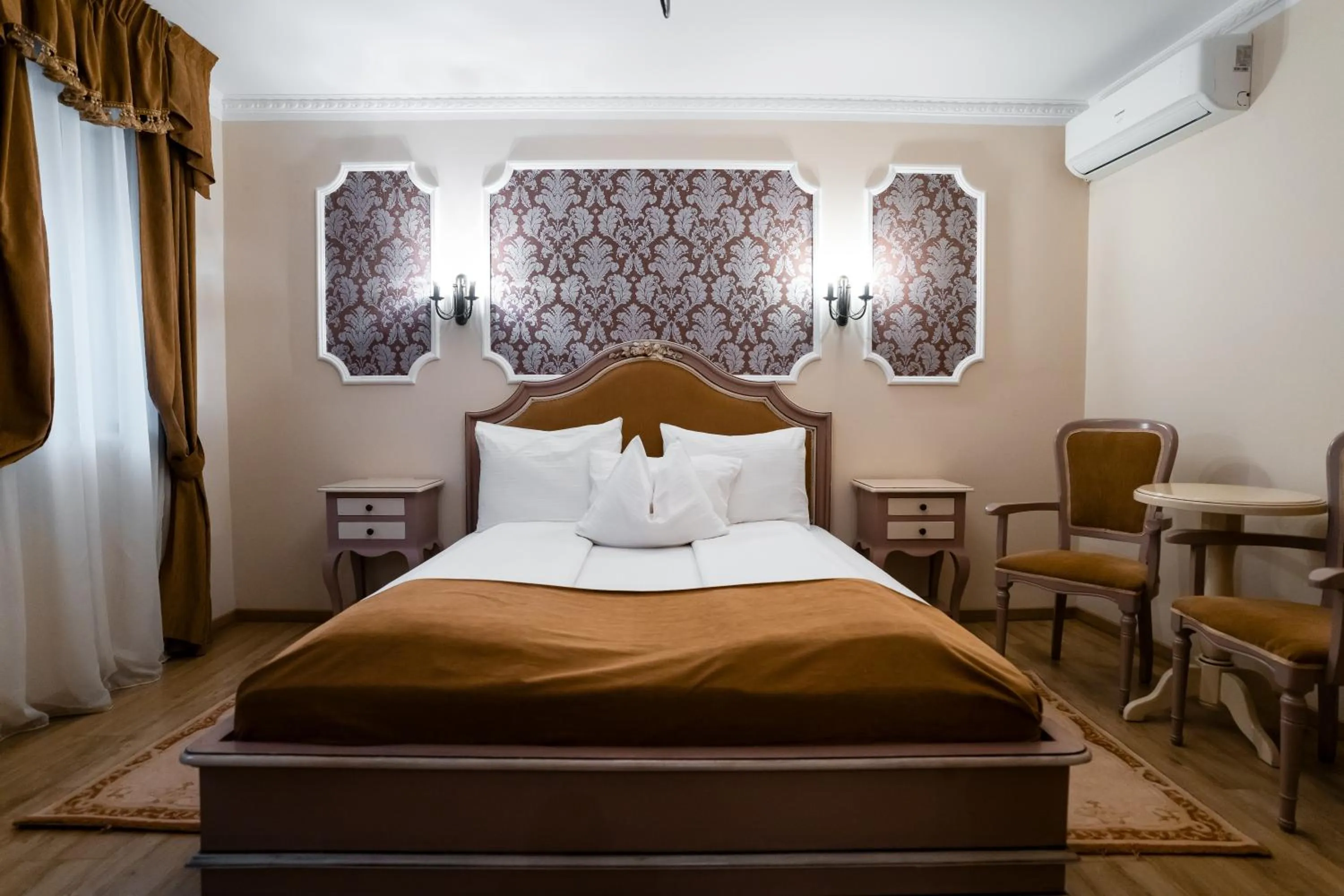 Bedroom, Bed in Rosen Villa Sibiu