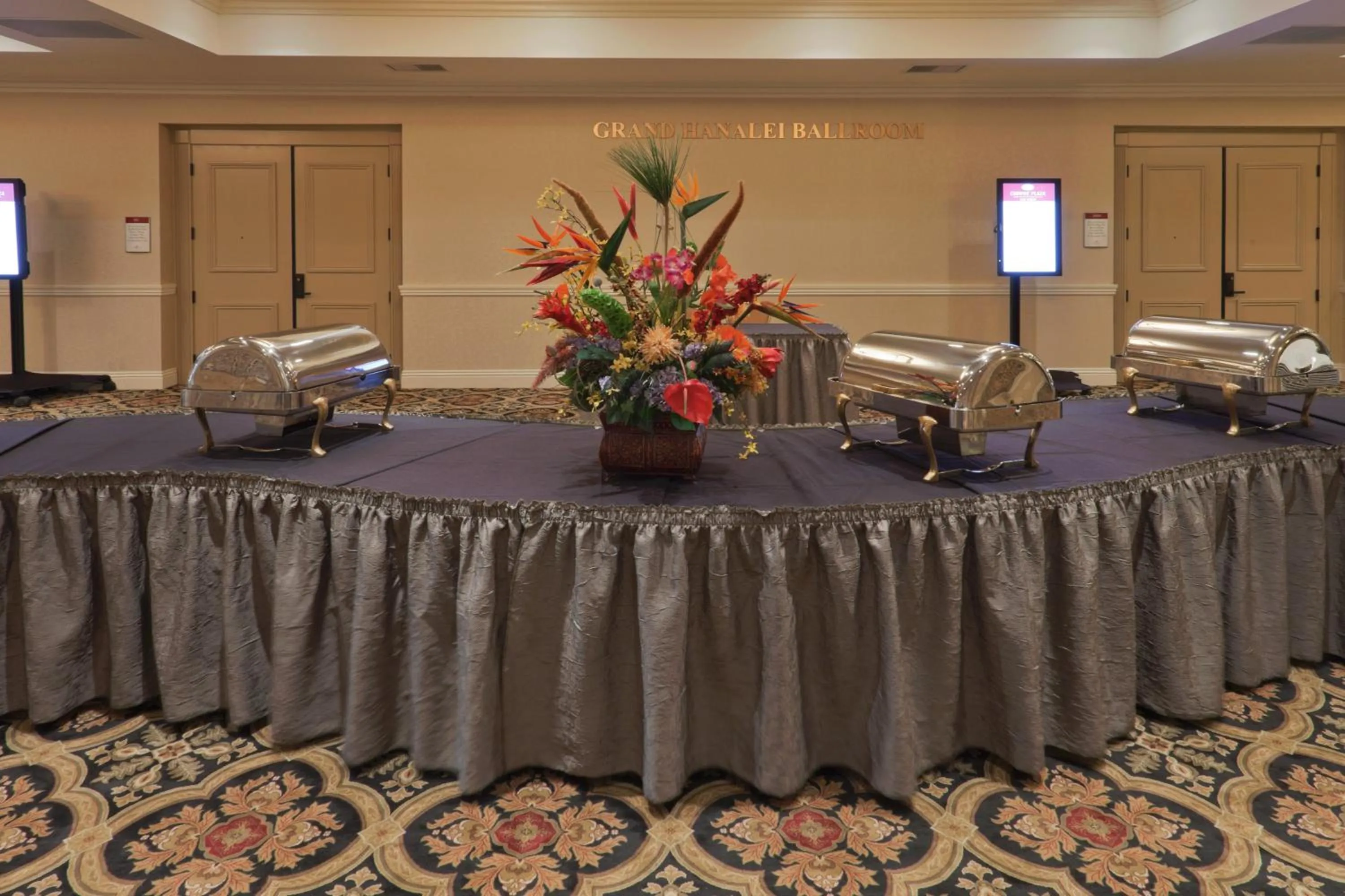 Restaurant/places to eat in Crowne Plaza San Diego - Mission Valley by IHG