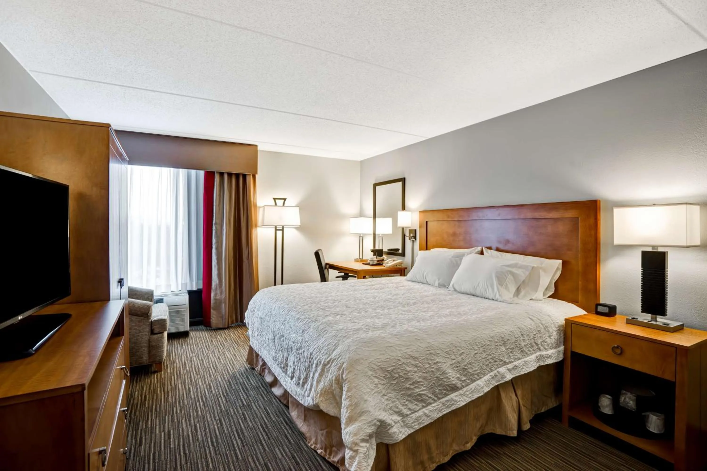 Bed in Hampton Inn Norfolk-Naval Base