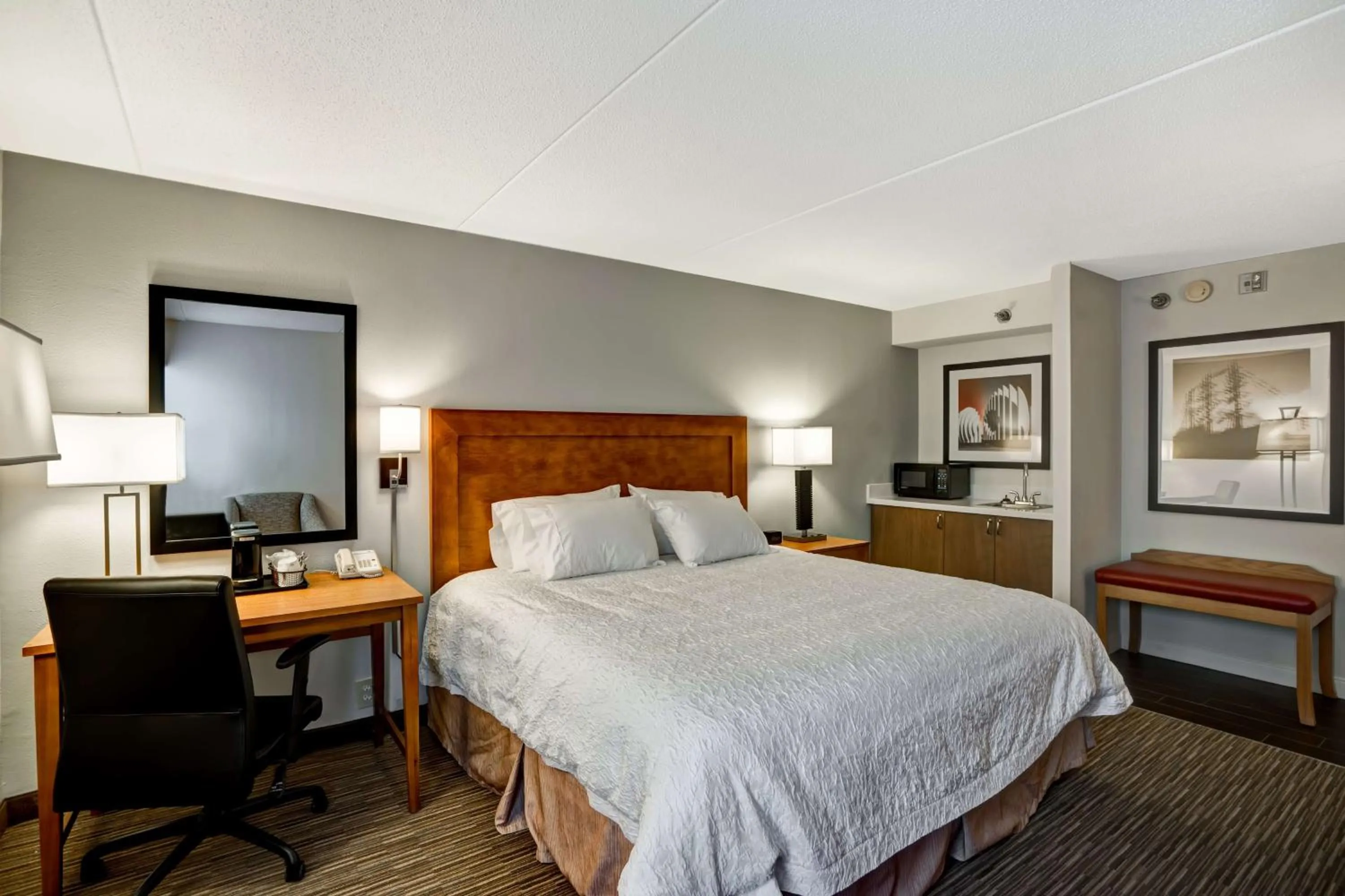 Bed in Hampton Inn Norfolk-Naval Base