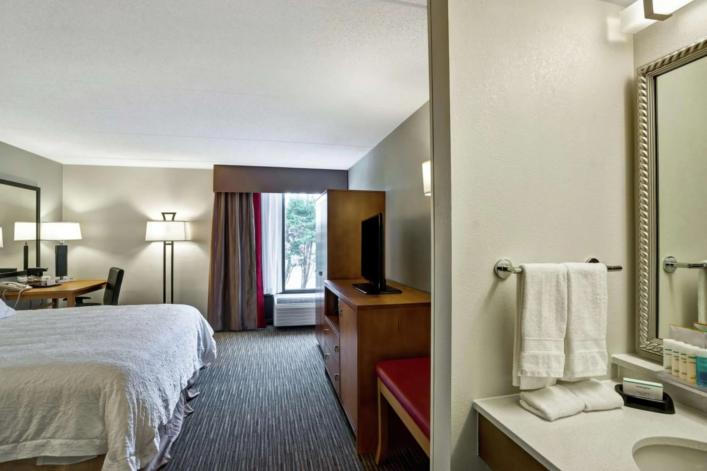 Bed in Hampton Inn Norfolk-Naval Base