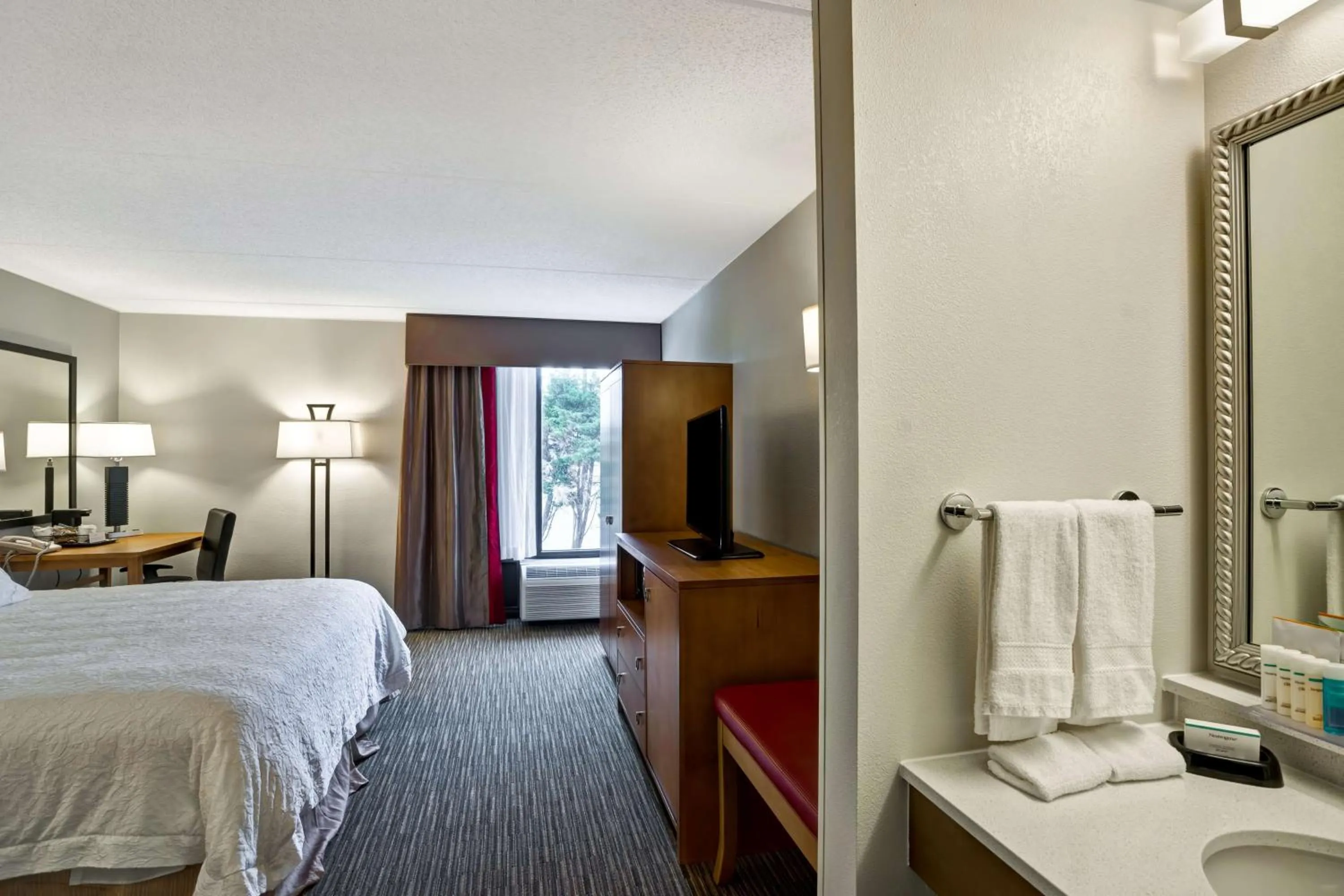 Bed in Hampton Inn Norfolk-Naval Base