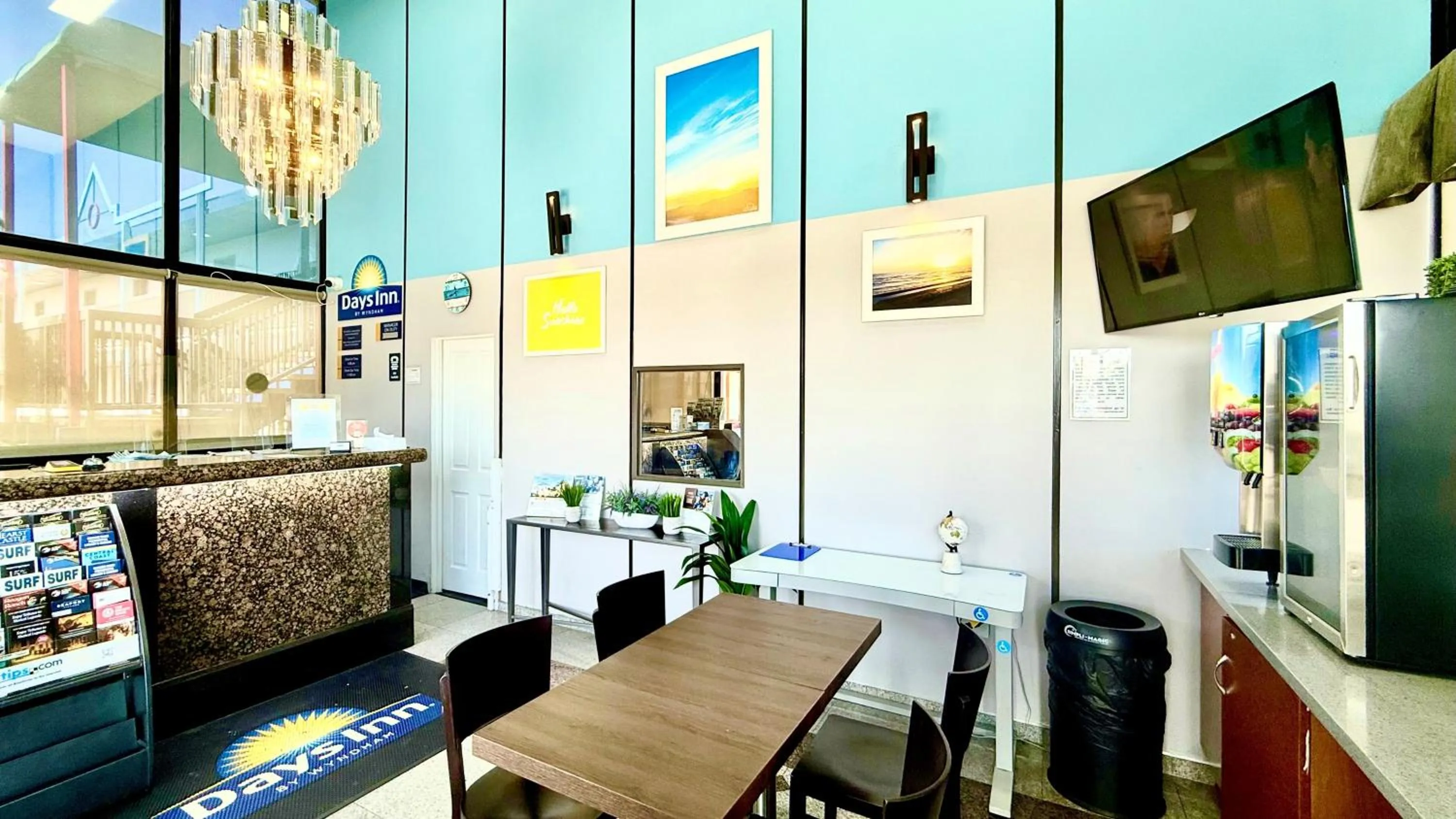 Lobby or reception in Days Inn by Wyndham Los Angeles LAX Airport Stadium Area